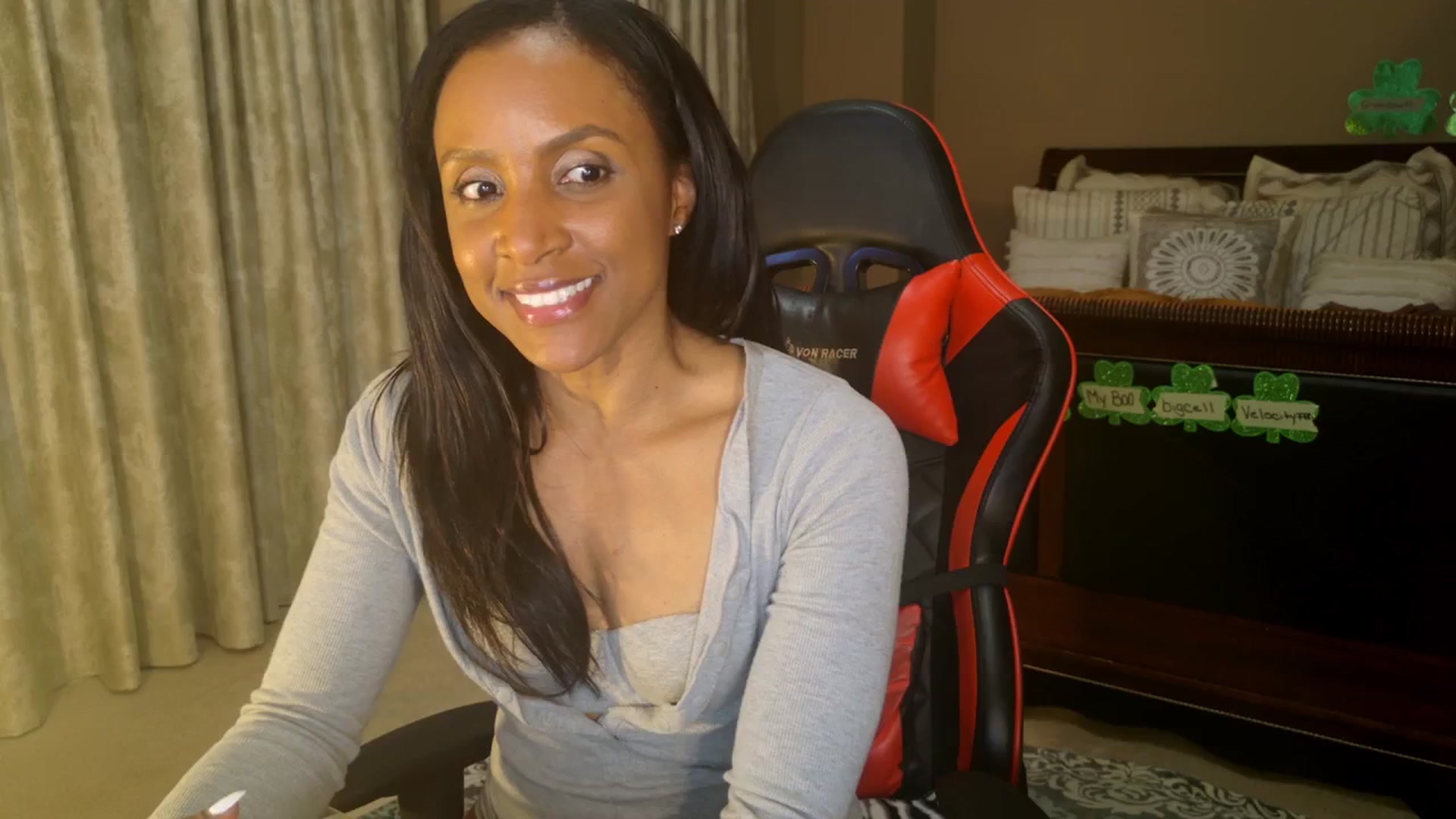 Gallery image thumbnail from Ms_WetNWild's myfreecams stream on, 03/31/2025, 09:19 image 3 of 20