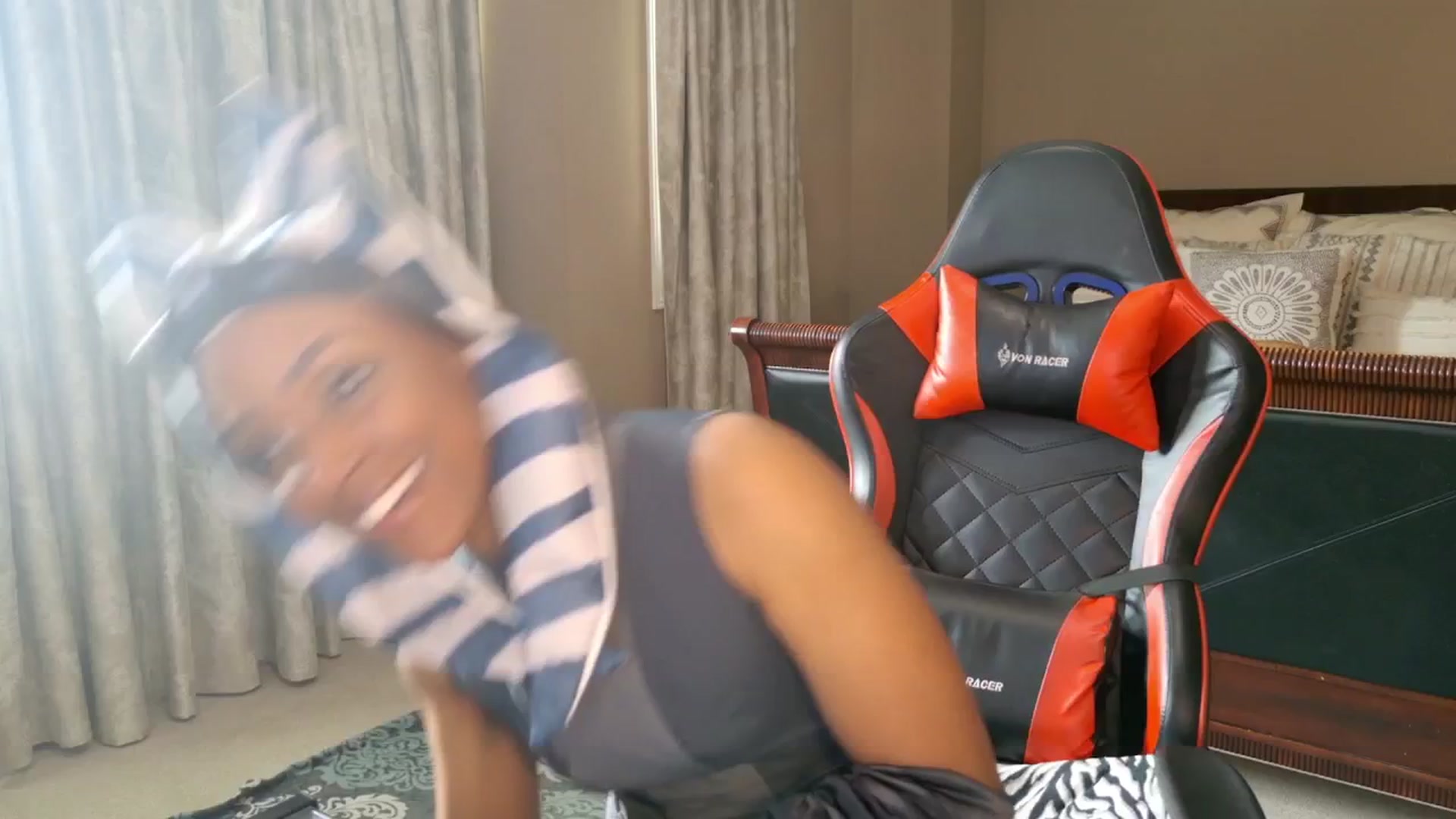 Gallery image thumbnail from Ms_WetNWild's myfreecams stream on, 05/04/2025, 19:32 image 7 of 20