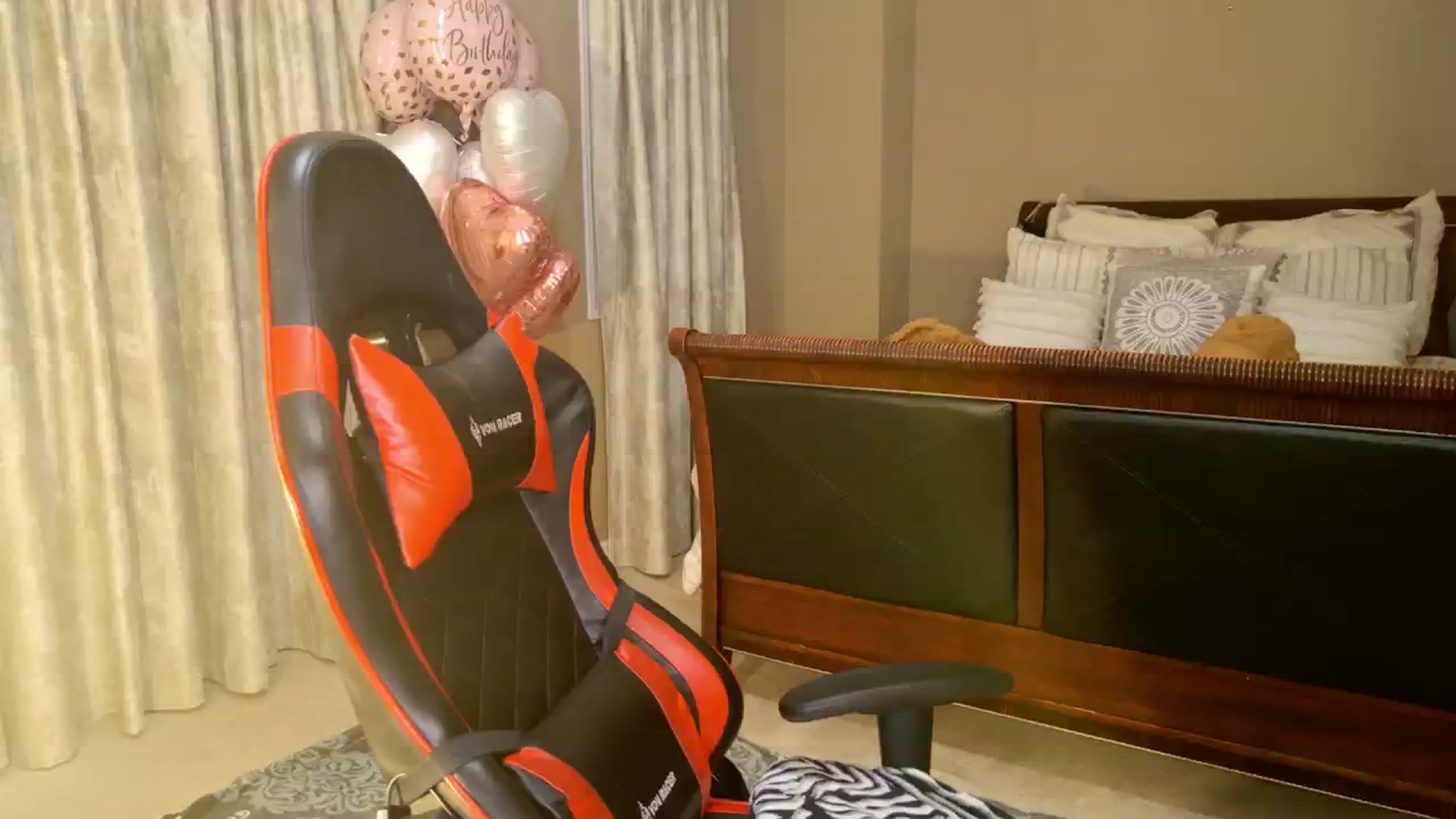 Gallery image thumbnail from Ms_WetNWild's myfreecams stream on, 05/06/2025, 03:20 image 9 of 20