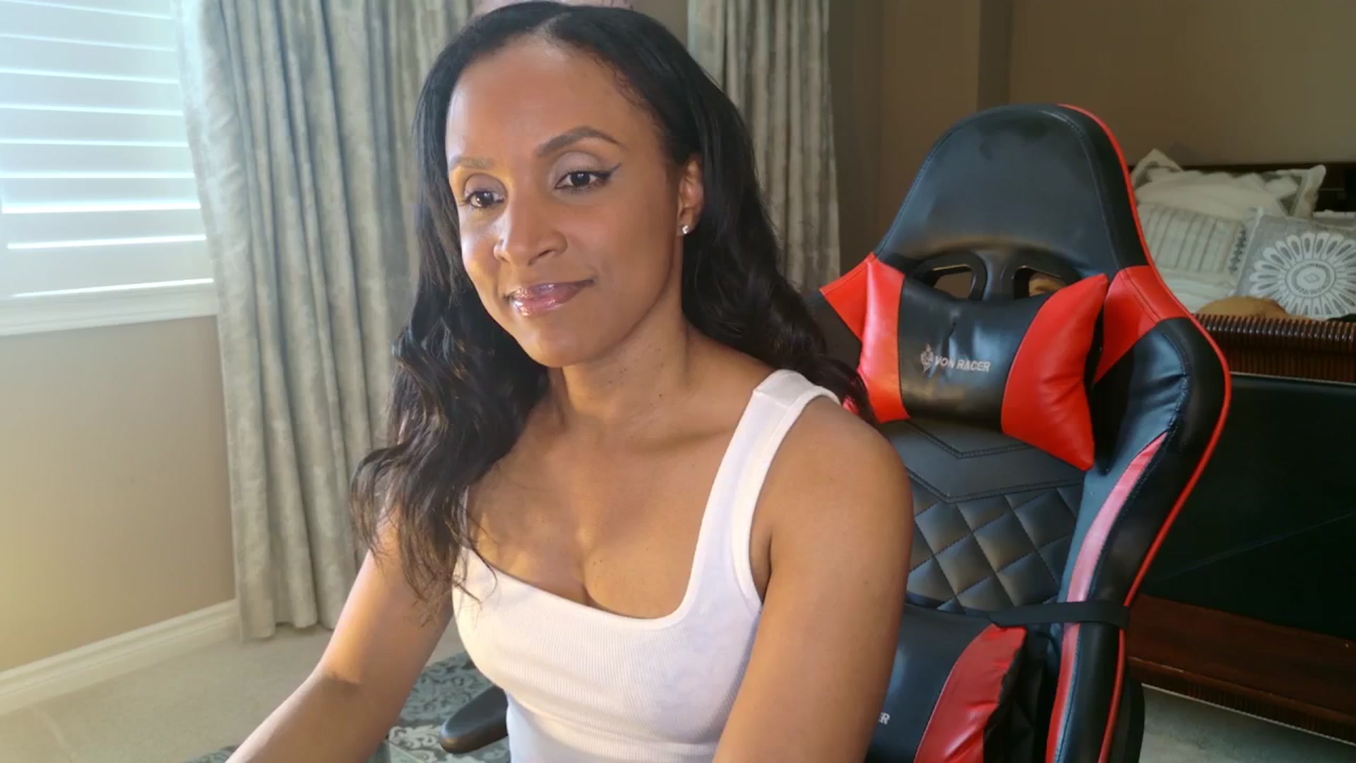 Gallery image thumbnail from Ms_WetNWild's myfreecams stream on, 05/06/2025, 19:09 image 16 of 20