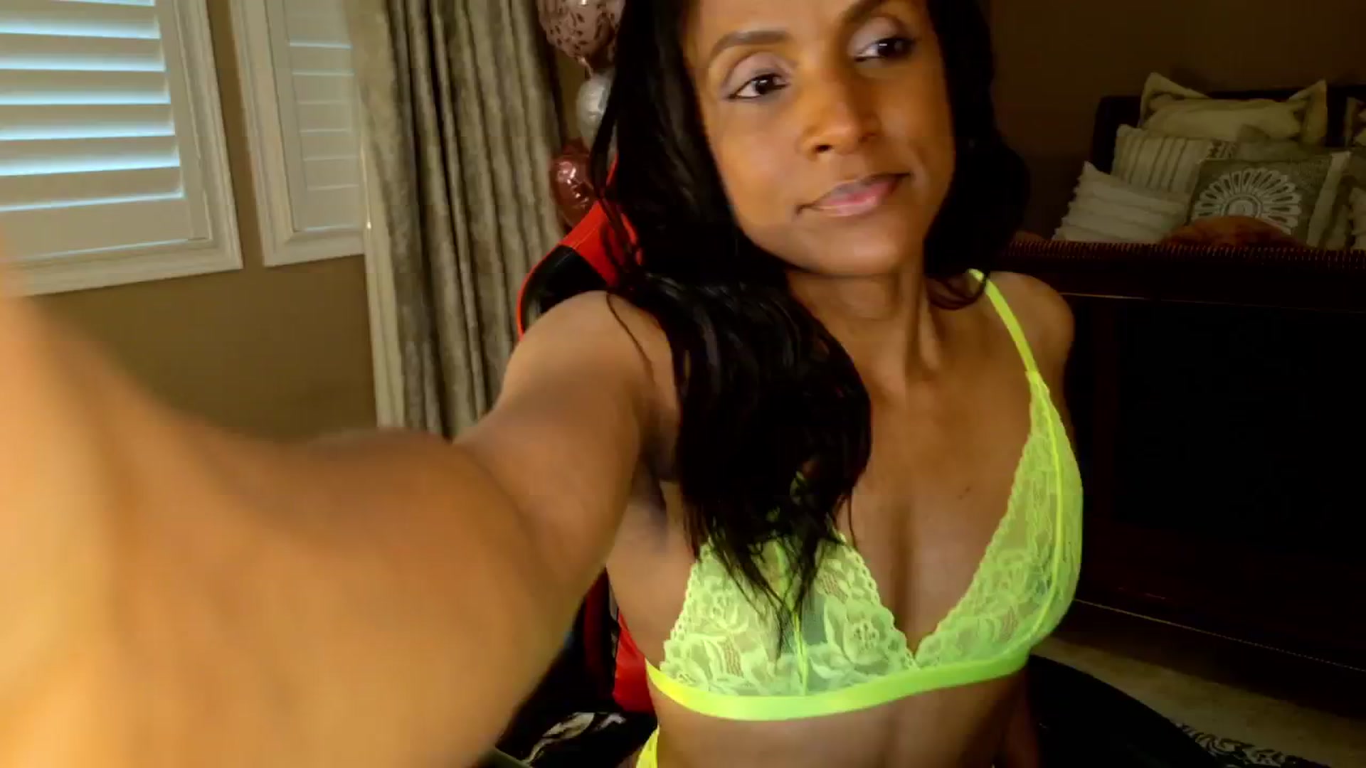 Gallery image thumbnail from Ms_WetNWild's myfreecams stream on, 05/14/2025, 04:12 image 1 of 20