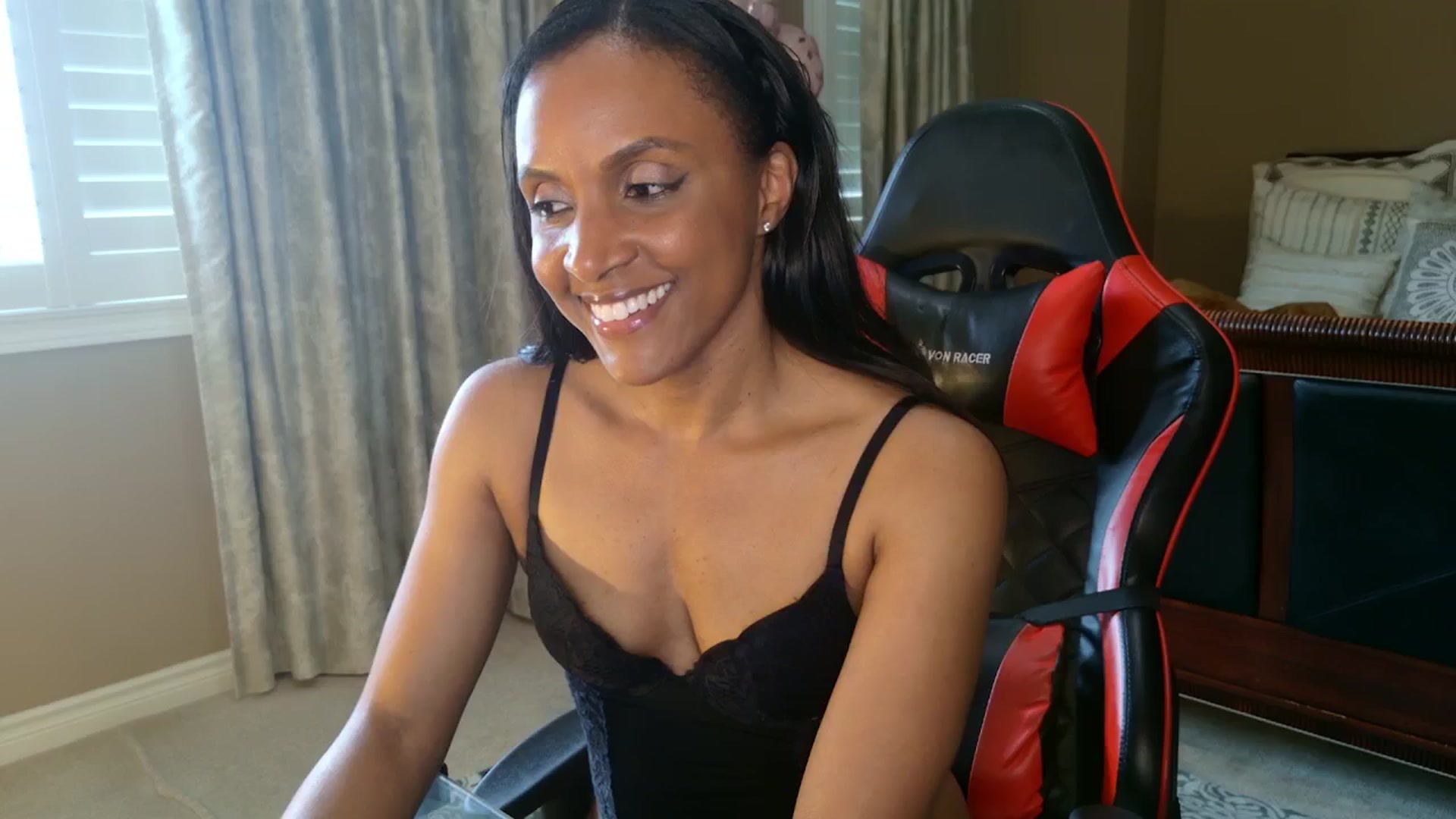 Gallery image thumbnail from Ms_WetNWild's myfreecams stream on, 05/18/2025, 21:15 image 3 of 20
