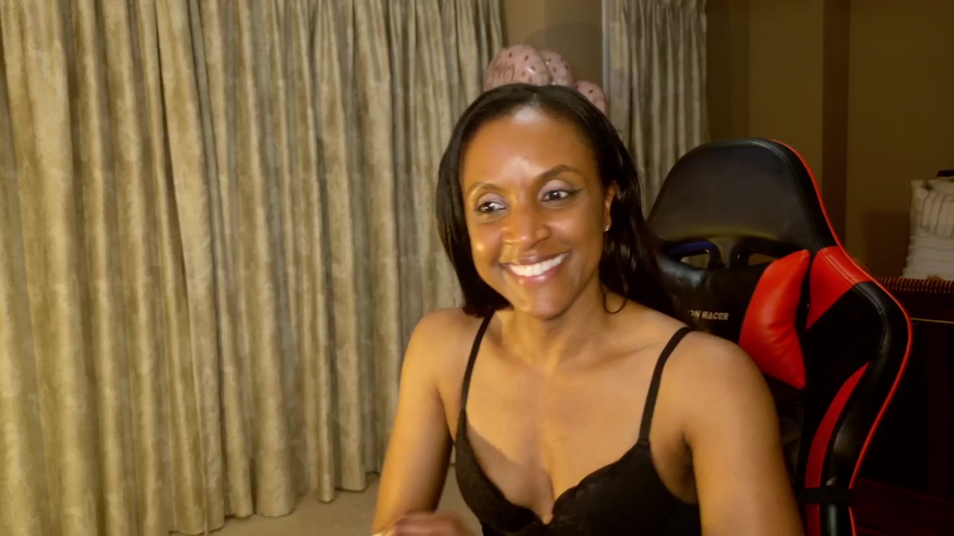 Gallery image thumbnail from Ms_WetNWild's myfreecams stream on, 05/19/2025, 02:47 image 11 of 20