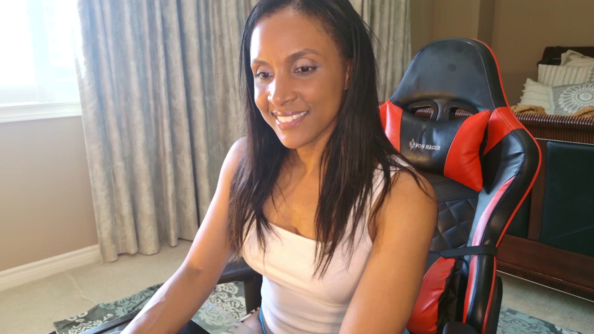 Gallery image thumbnail from Ms_WetNWild's myfreecams stream on, 06/01/2025, 18:30 image 12 of 20