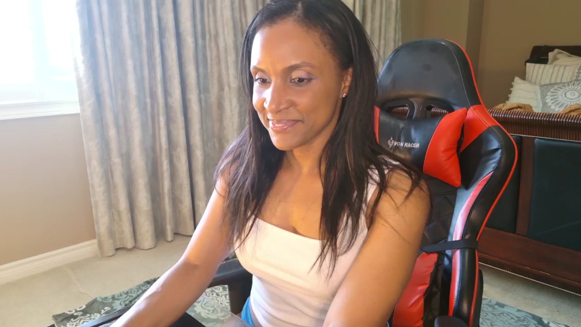Gallery image thumbnail from Ms_WetNWild's myfreecams stream on, 06/01/2025, 18:30 image 10 of 20