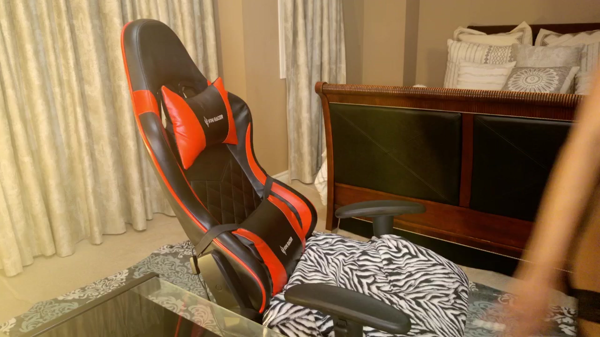 Gallery image thumbnail from Ms_WetNWild's myfreecams stream on, 06/23/2025, 02:39 image 15 of 20
