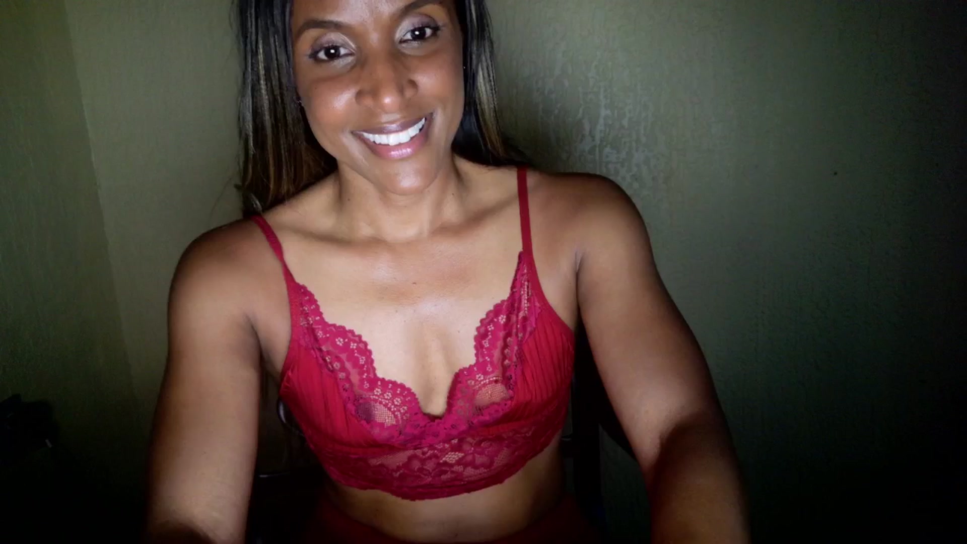 Gallery image thumbnail from Ms_WetNWild's myfreecams stream on, 08/05/2025, 24:53 image 9 of 20