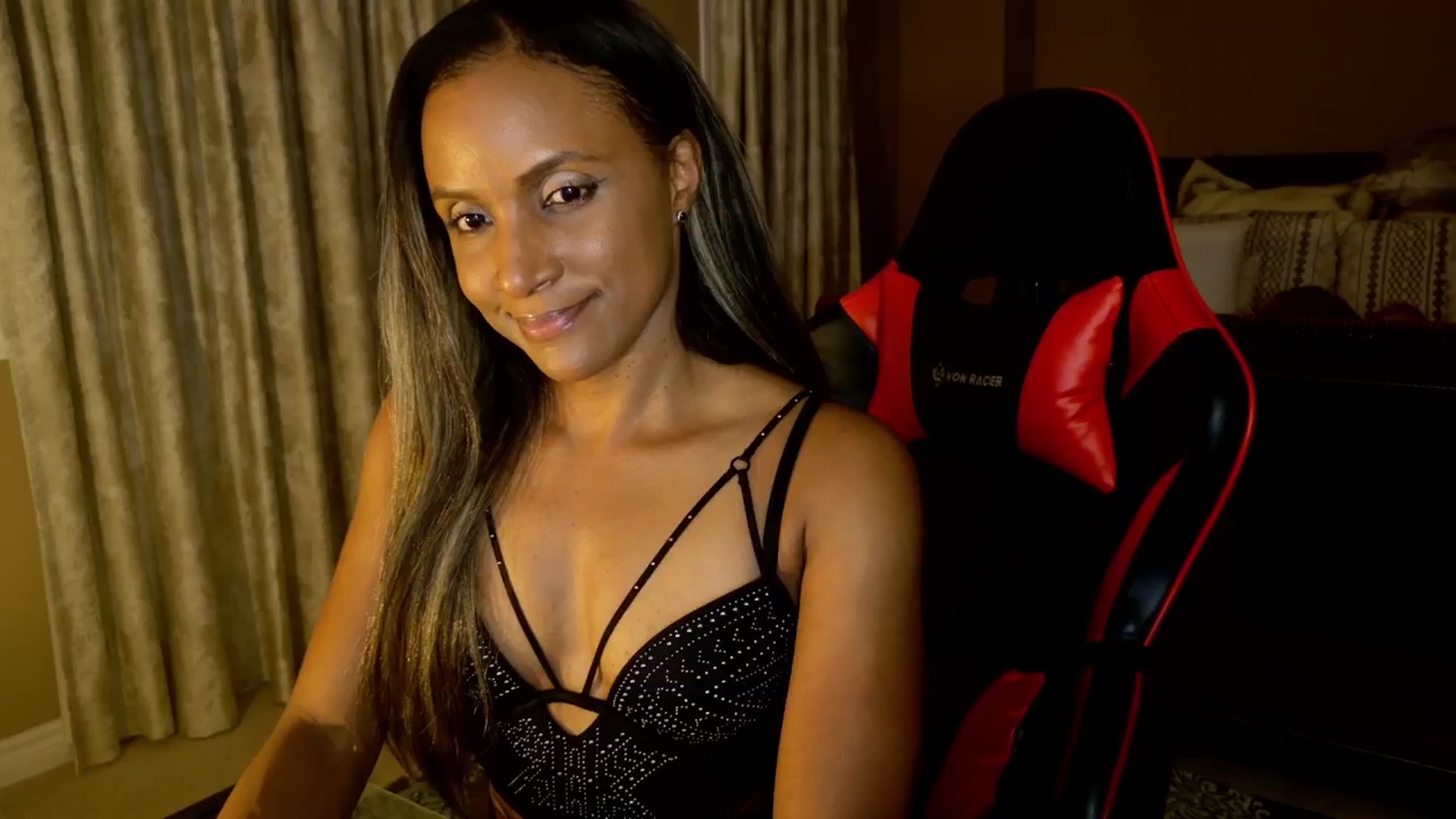 Gallery image thumbnail from Ms_WetNWild's myfreecams stream on, 09/12/2025, 01:01 image 4 of 20