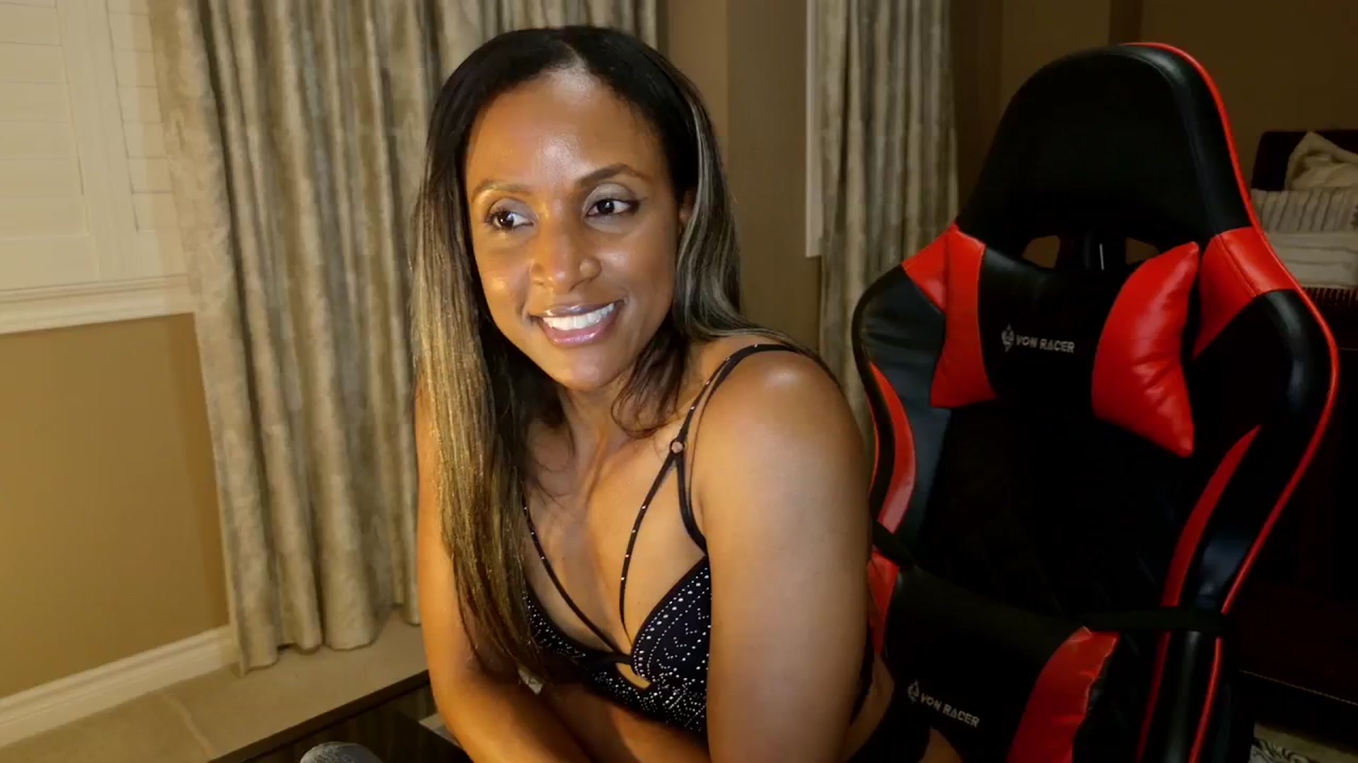 Gallery image thumbnail from Ms_WetNWild's myfreecams stream on, 09/12/2025, 07:42 image 11 of 20