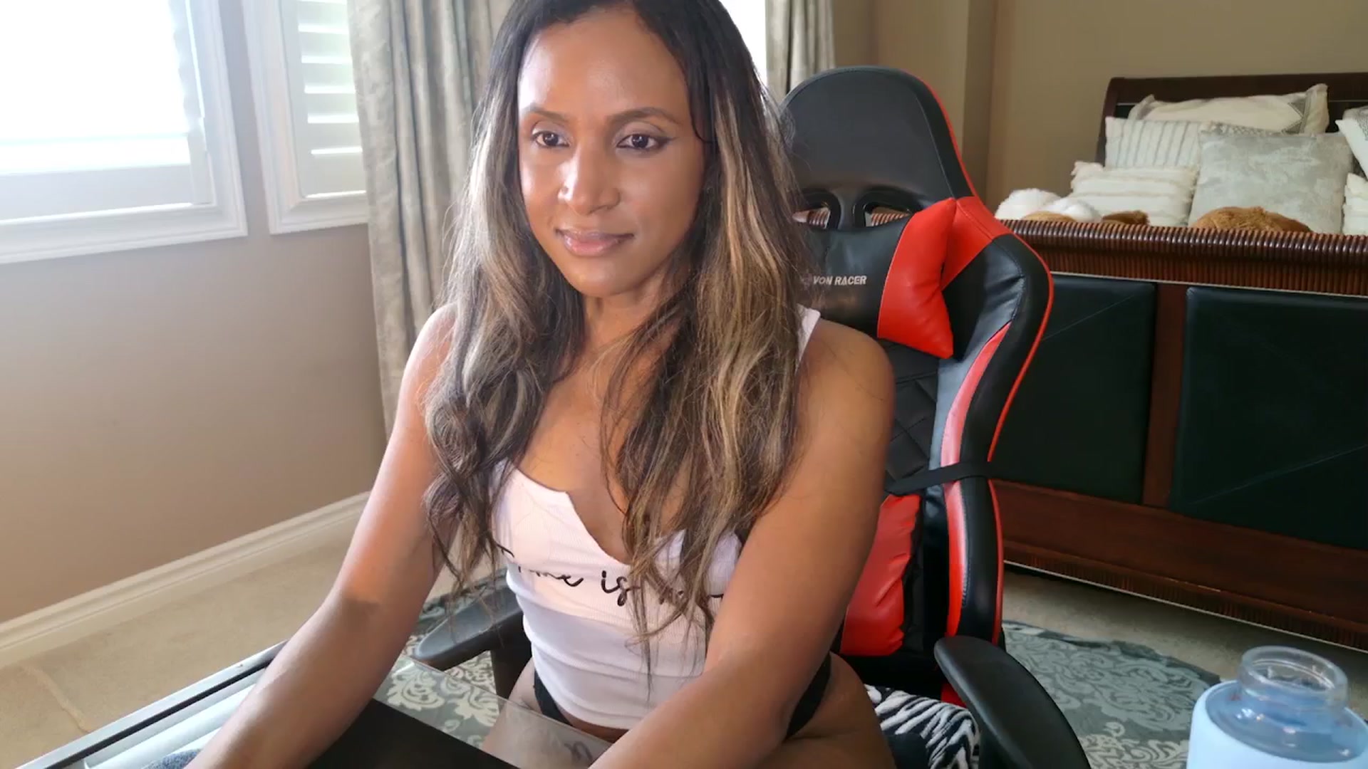 Gallery image thumbnail from Ms_WetNWild's myfreecams stream on, 09/22/2025, 17:00 image 12 of 20
