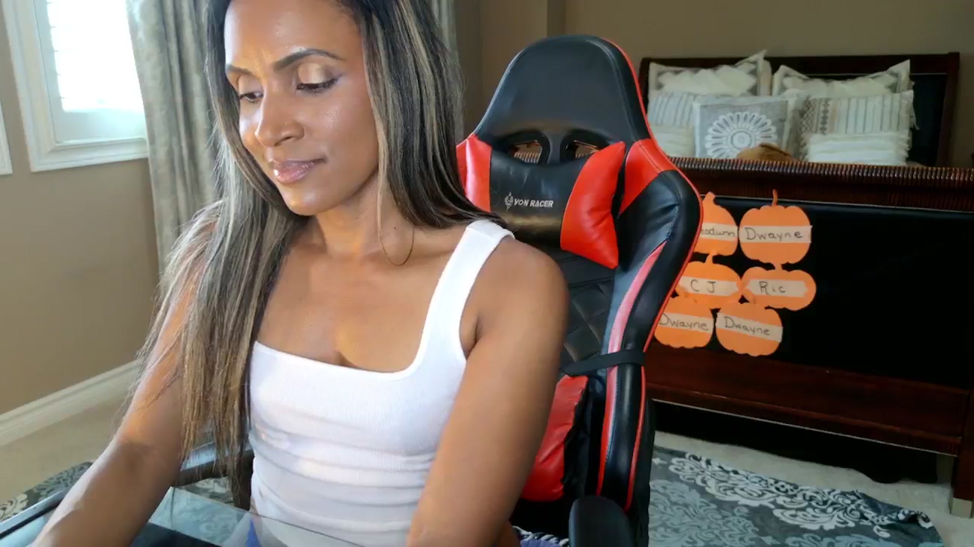 Gallery image thumbnail from Ms_WetNWild's myfreecams stream on, 10/13/2025, 20:42 image 15 of 20