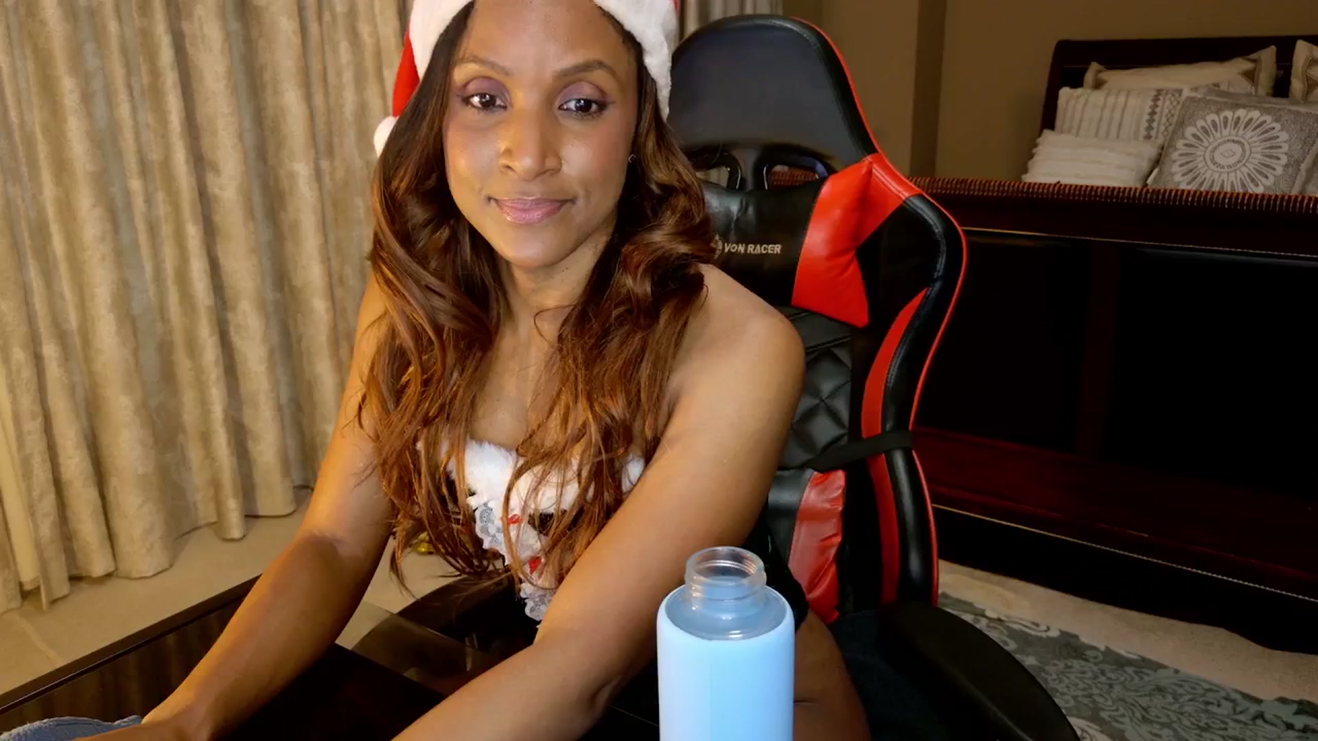 Gallery image thumbnail from Ms_WetNWild's myfreecams stream on, 12/22/2025, 02:17 image 1 of 20