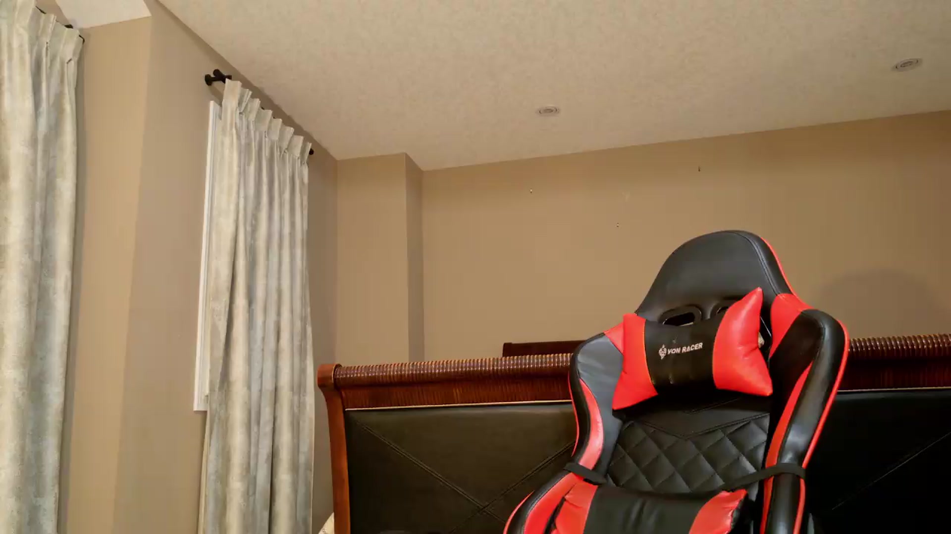 Gallery image thumbnail from Ms_WetNWild's myfreecams stream on, 06/28/2026, 02:24 image 9 of 20