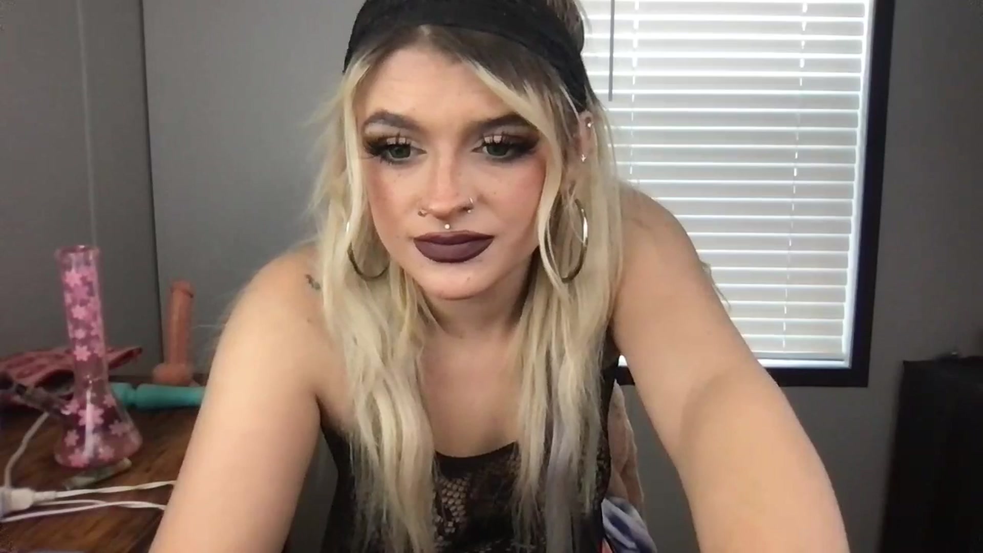 Gallery image thumbnail from Msbrandyjack's myfreecams stream on, 12/16/2023, 19:04 image 19 of 20