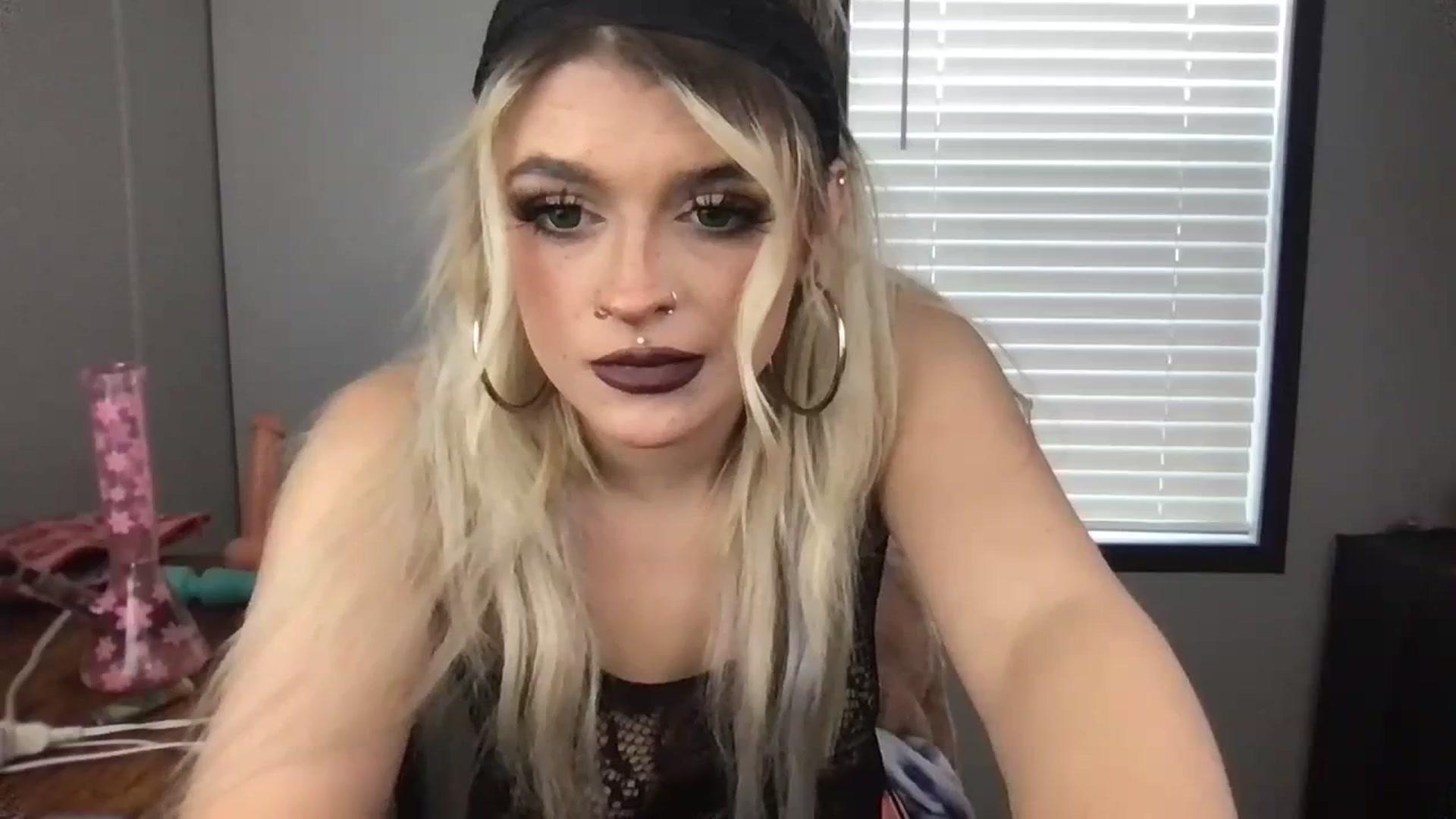 Gallery image thumbnail from Msbrandyjack's myfreecams stream on, 12/16/2023, 19:04 image 18 of 20