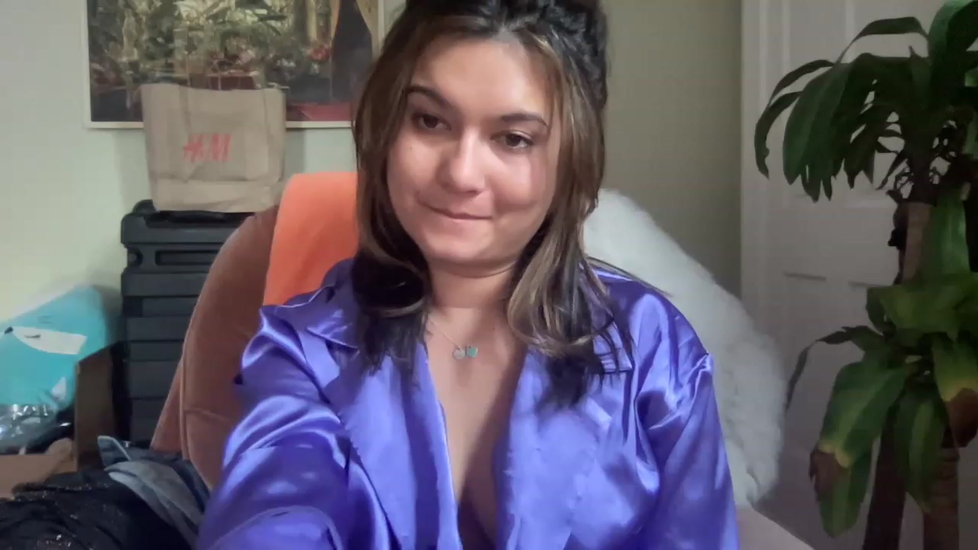Gallery image thumbnail from Msfoxxylove's myfreecams stream on, 12/25/2022, 18:41 image 7 of 20