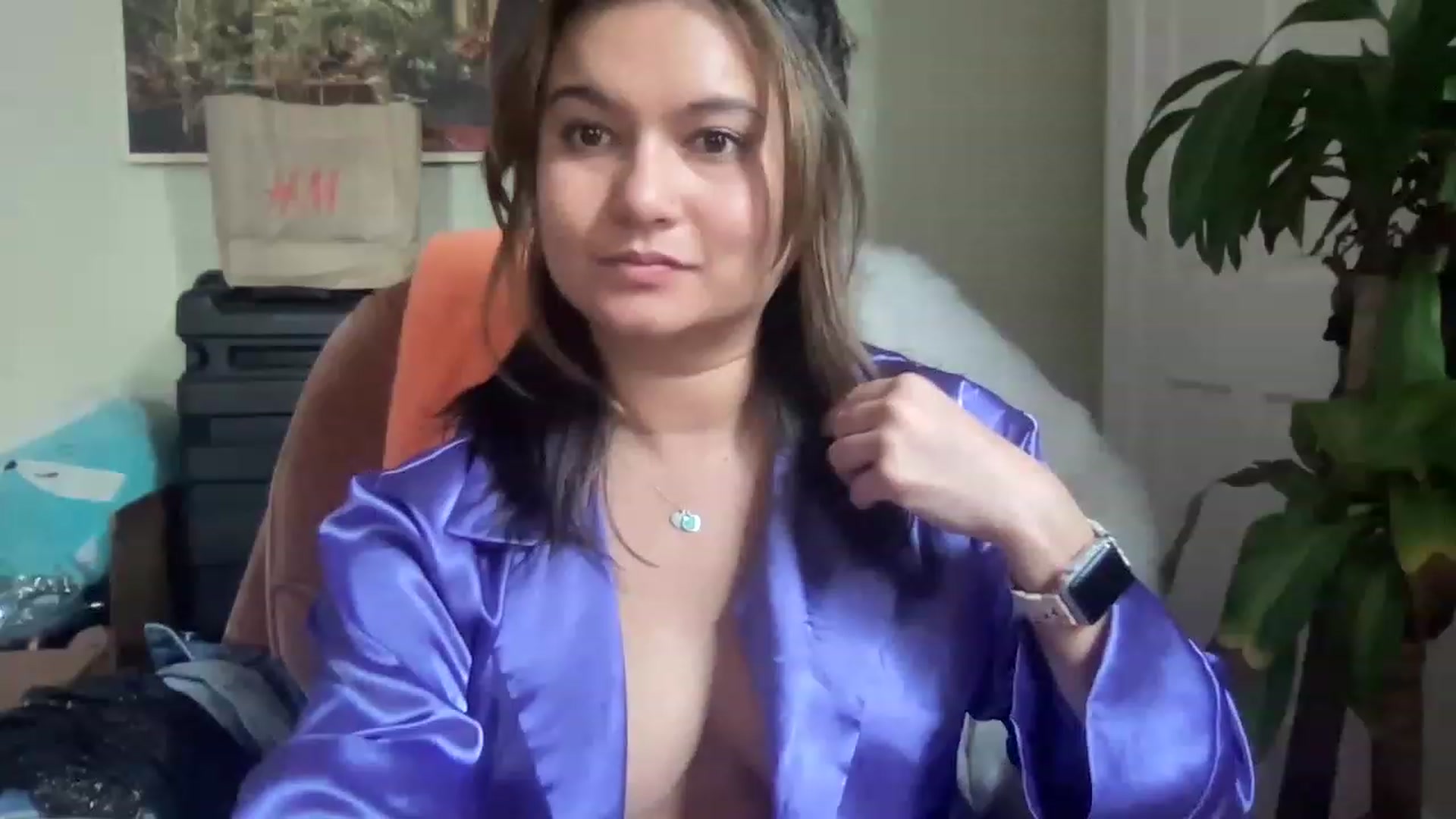 Gallery image thumbnail from Msfoxxylove's myfreecams stream on, 12/25/2022, 18:41 image 3 of 20