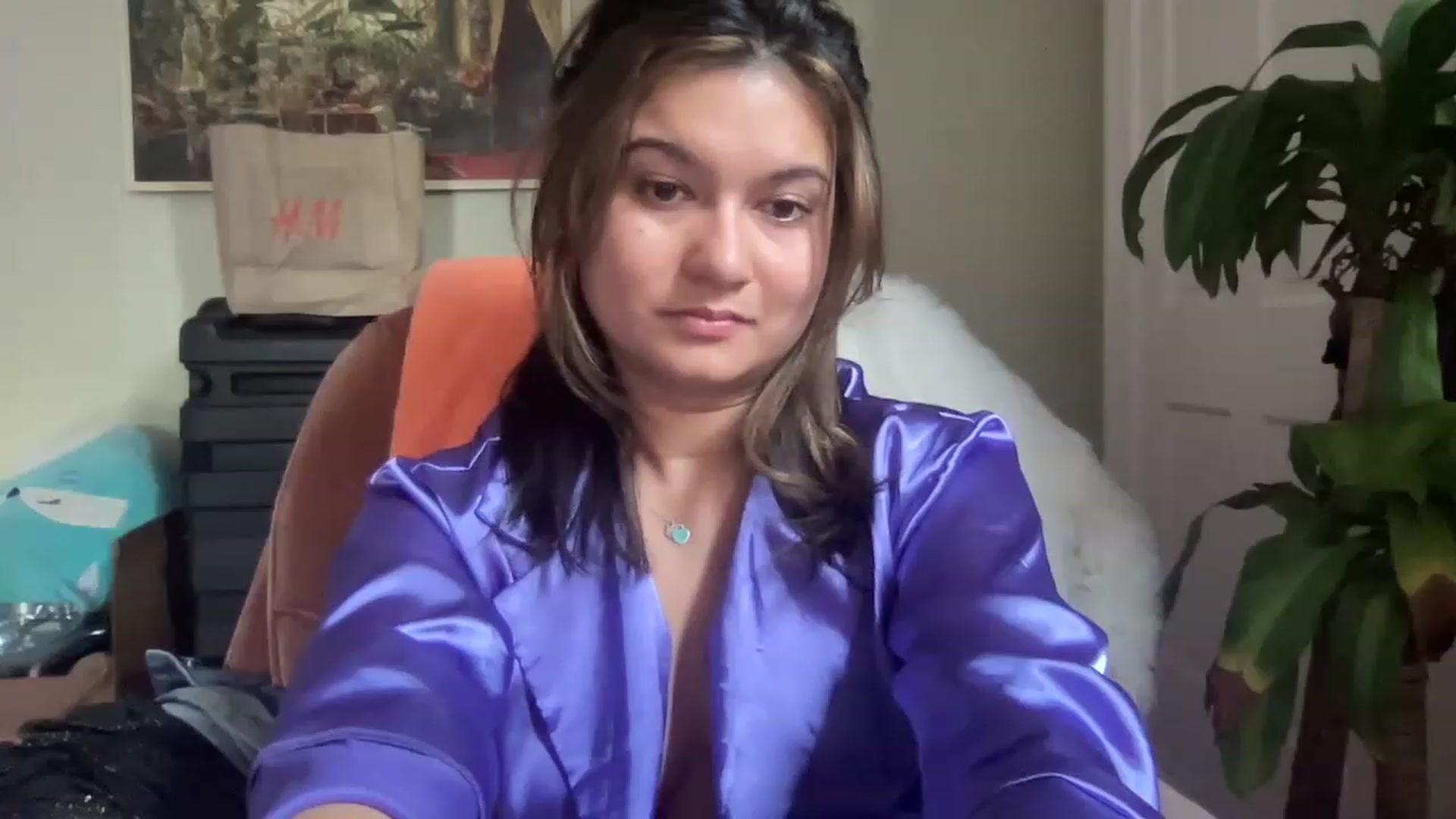 Gallery image thumbnail from Msfoxxylove's myfreecams stream on, 12/25/2022, 18:41 image 6 of 20