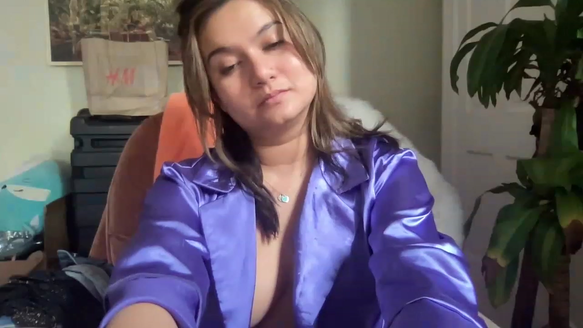 Gallery image thumbnail from Msfoxxylove's myfreecams stream on, 12/25/2022, 18:41 image 2 of 20