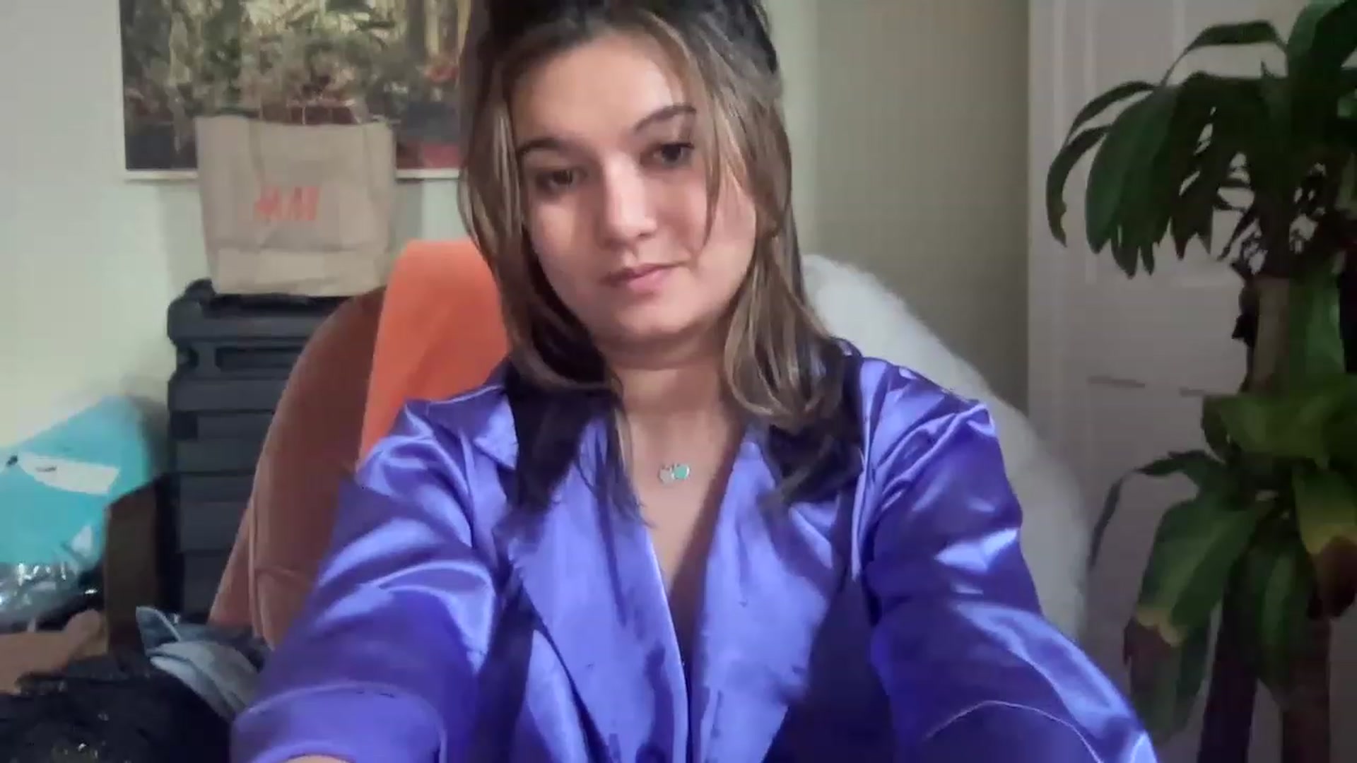Gallery image thumbnail from Msfoxxylove's myfreecams stream on, 12/25/2022, 18:41 image 8 of 20