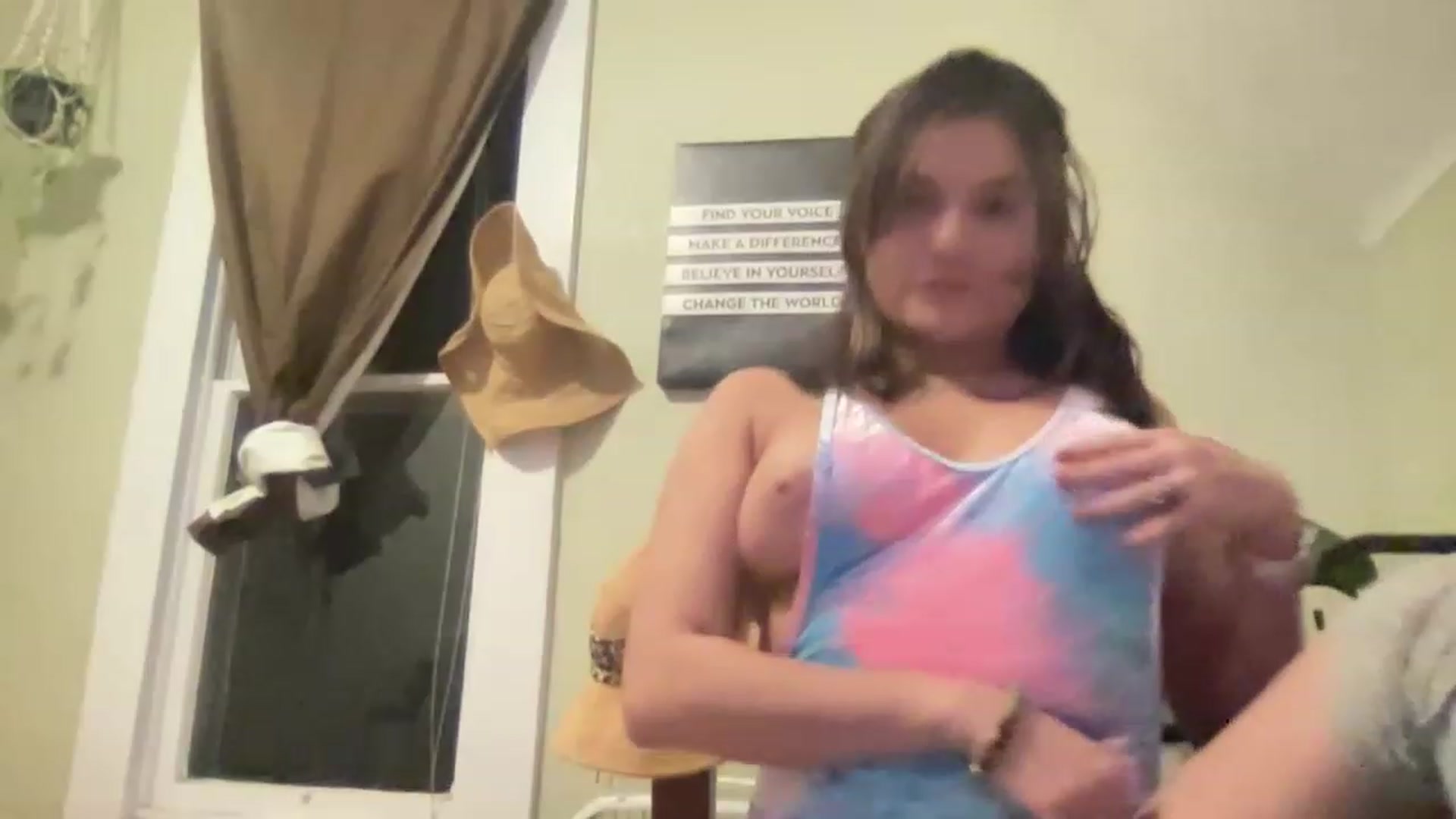 Gallery image thumbnail from Msfoxxylove's myfreecams stream on, 01/01/2023, 01:25 image 15 of 20