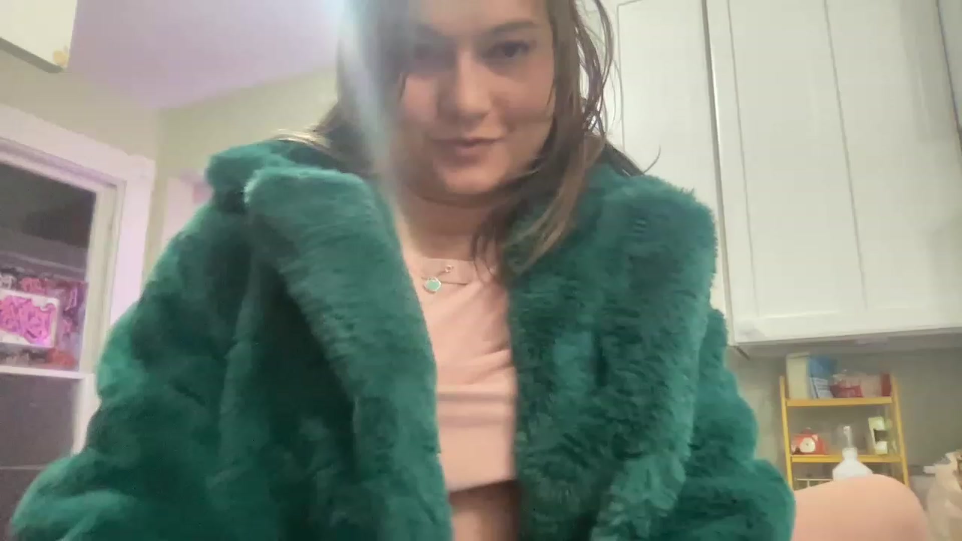 Gallery image thumbnail from Msfoxxylove's myfreecams stream on, 01/01/2023, 01:25 image 1 of 20