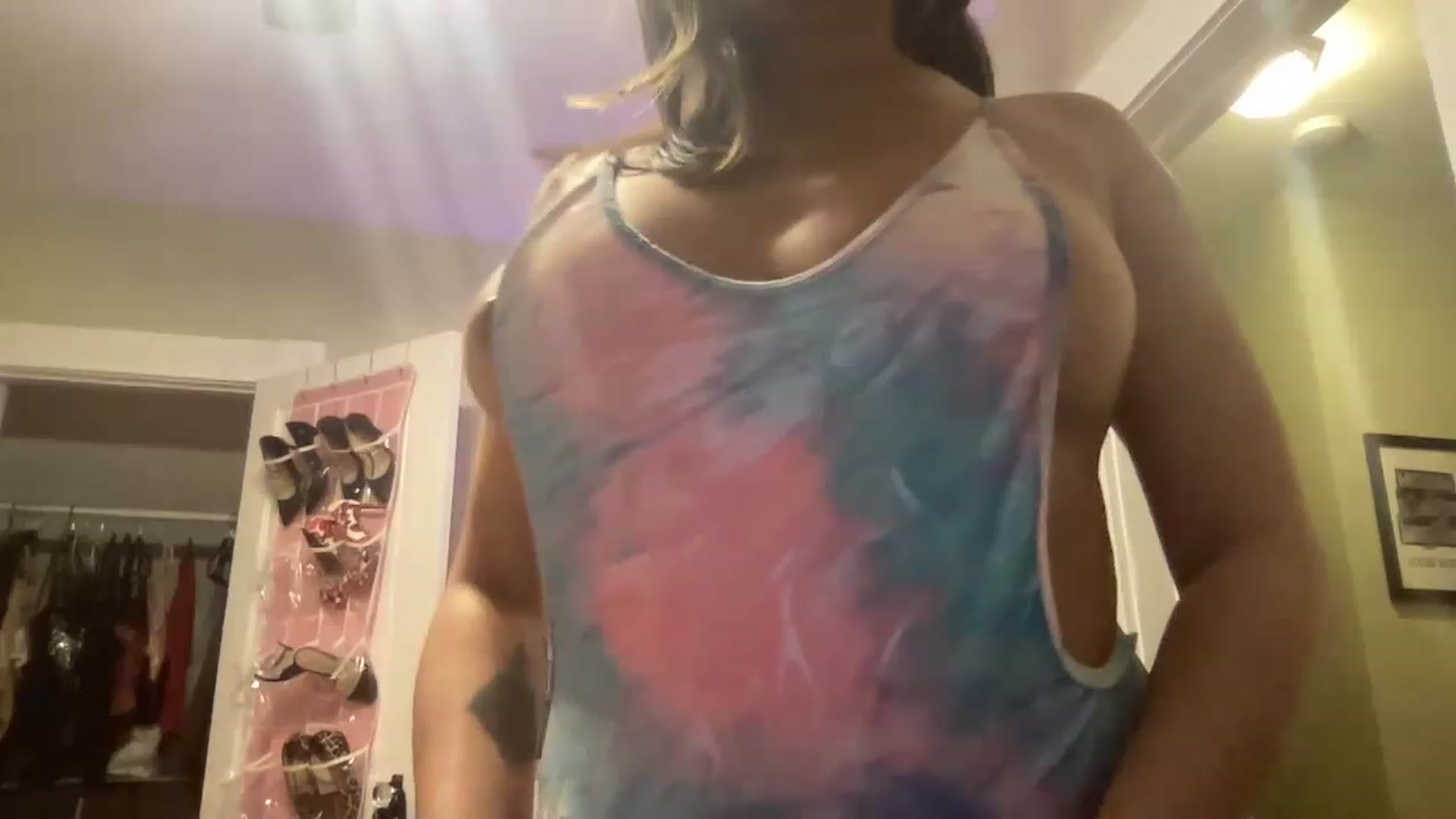 Gallery image thumbnail from Msfoxxylove's myfreecams stream on, 01/01/2023, 01:25 image 16 of 20