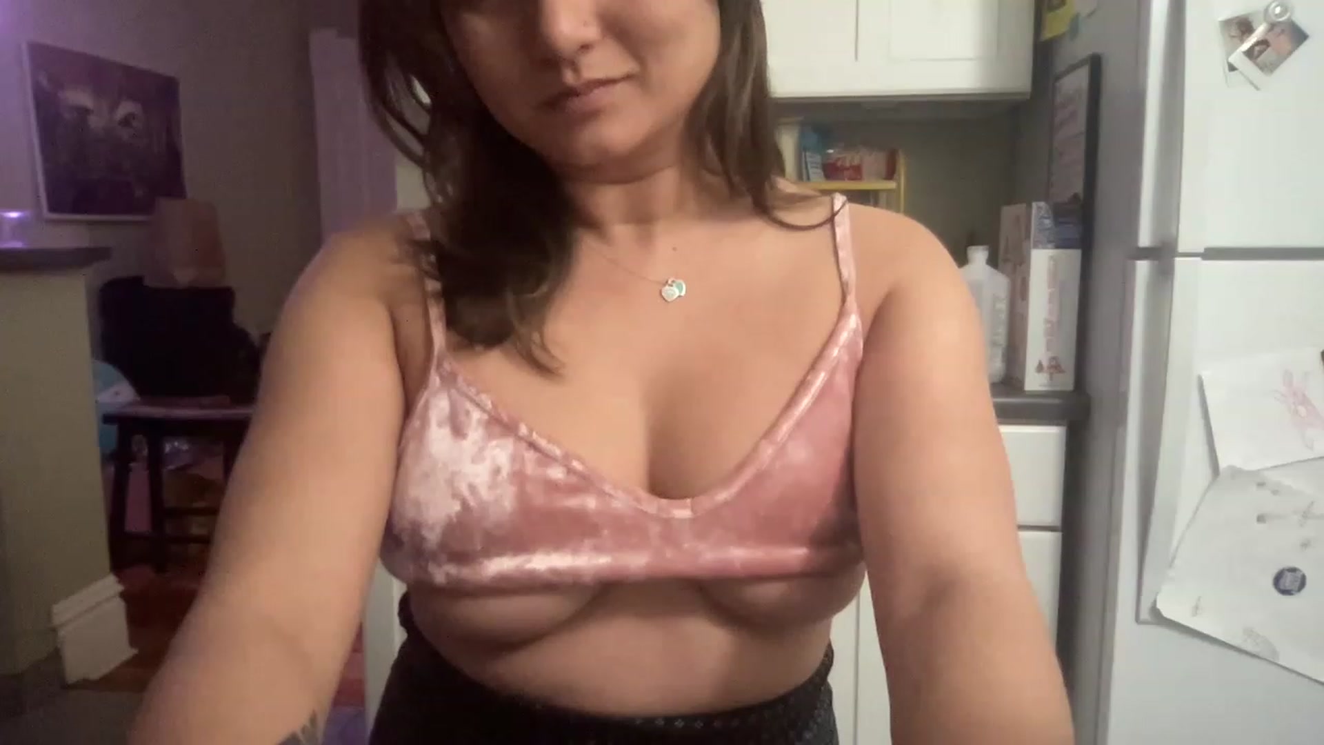 Gallery image thumbnail from Msfoxxylove's myfreecams stream on, 01/02/2023, 15:56 image 10 of 20
