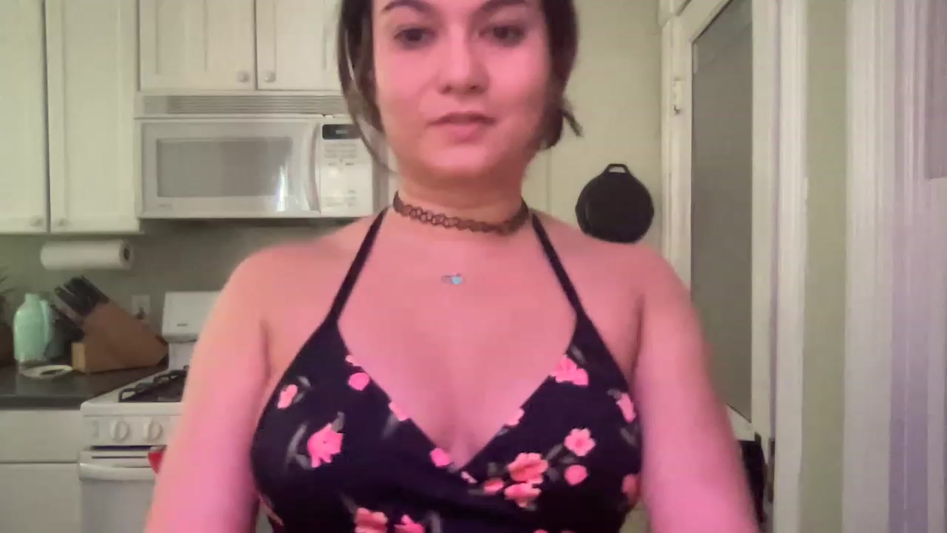 Gallery image thumbnail from Msfoxxylove's myfreecams stream on, 01/03/2023, 16:15 image 14 of 20