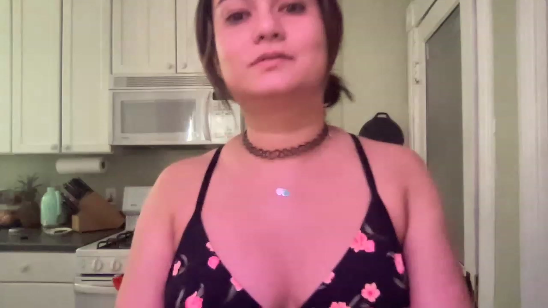 Gallery image thumbnail from Msfoxxylove's myfreecams stream on, 01/03/2023, 16:15 image 18 of 20