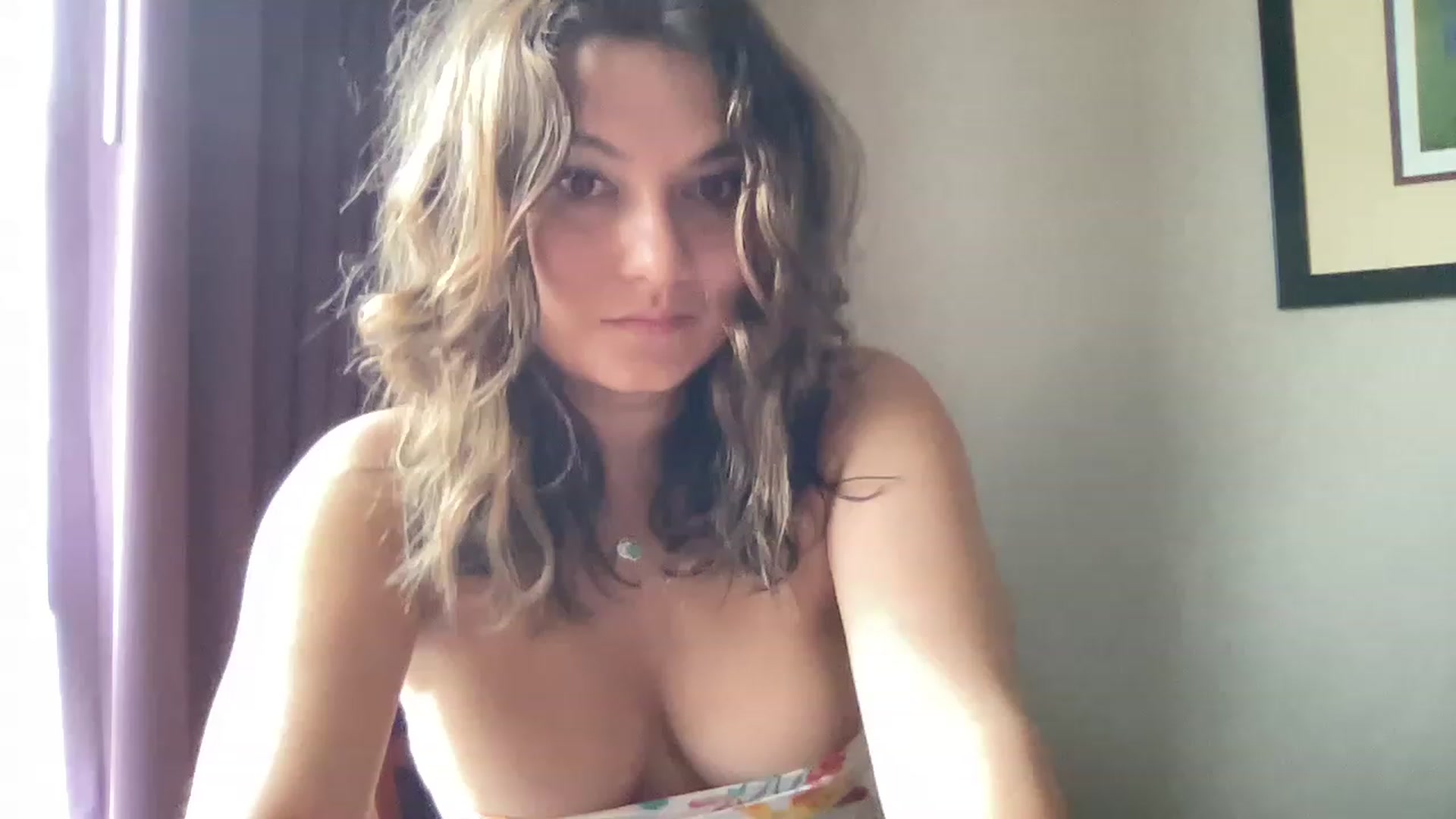 Gallery image thumbnail from Msfoxxylove's myfreecams stream on, 04/16/2023, 14:00 image 4 of 20