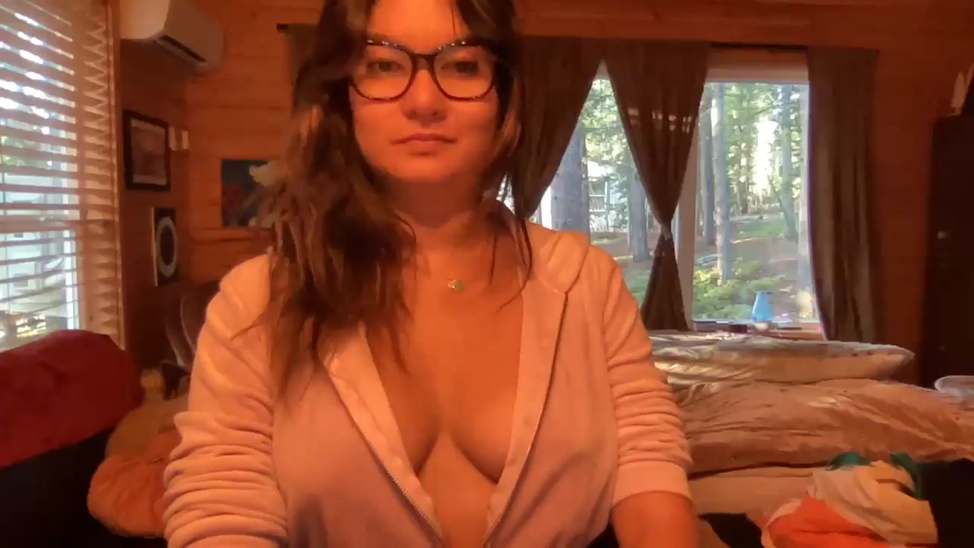 Gallery image thumbnail from Msfoxxylove's myfreecams stream on, 05/26/2025, 12:26 image 9 of 20