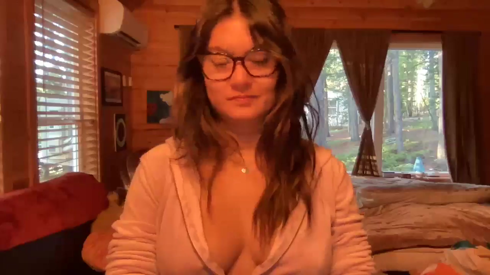 Gallery image thumbnail from Msfoxxylove's myfreecams stream on, 05/26/2025, 12:26 image 6 of 20
