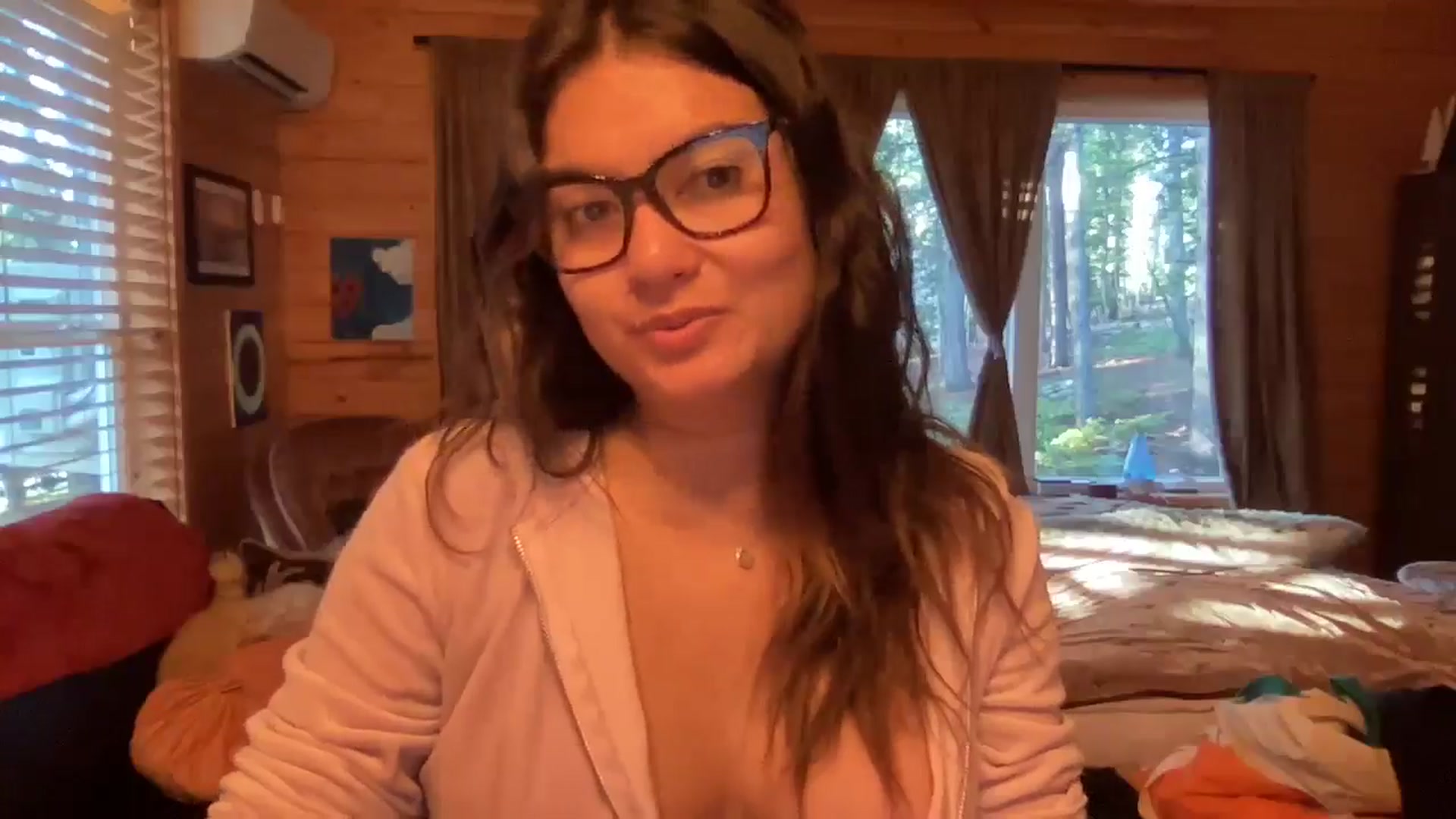 Gallery image thumbnail from Msfoxxylove's myfreecams stream on, 05/26/2025, 12:26 image 12 of 20