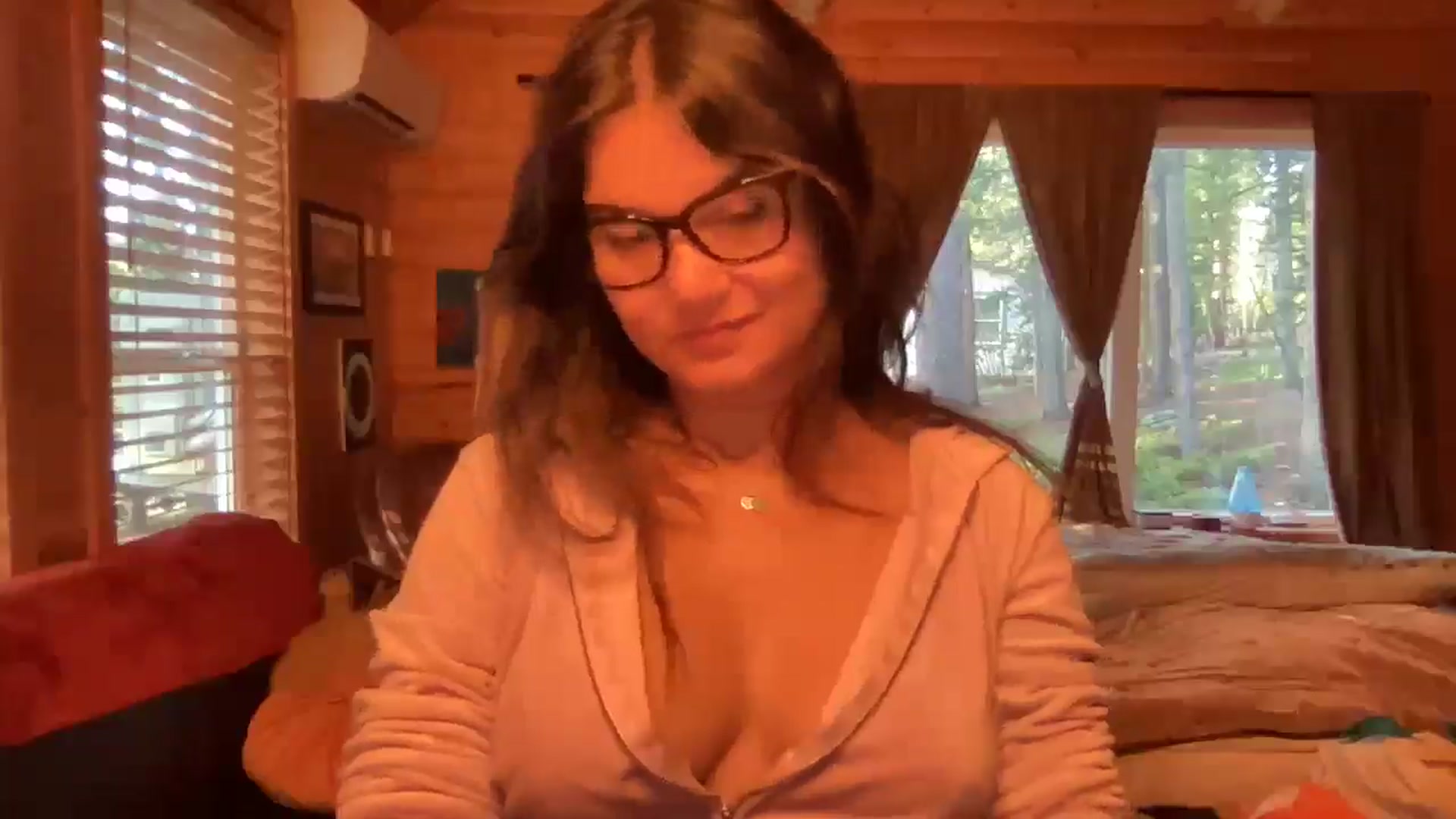 Gallery image thumbnail from Msfoxxylove's myfreecams stream on, 05/26/2025, 12:26 image 4 of 20