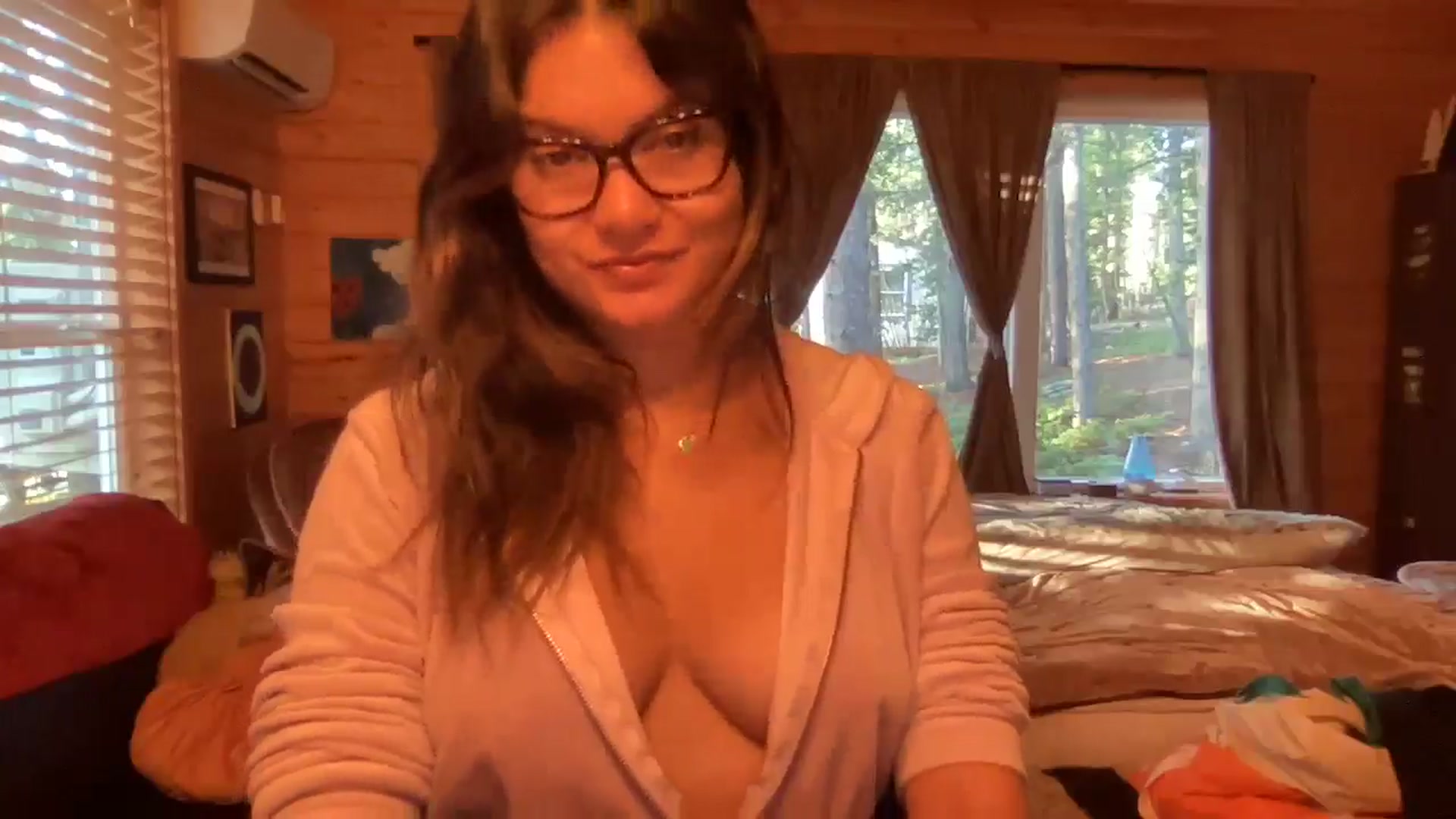 Gallery image thumbnail from Msfoxxylove's myfreecams stream on, 05/26/2025, 12:26 image 10 of 20