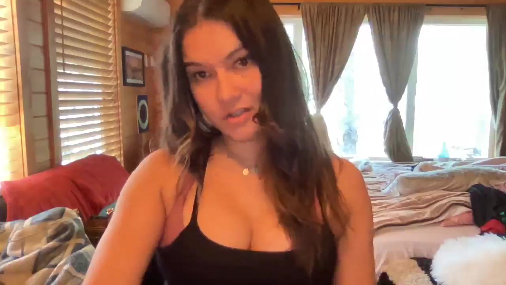 Gallery image thumbnail from Msfoxxylove's myfreecams stream on, 05/27/2025, 15:23 image 15 of 20