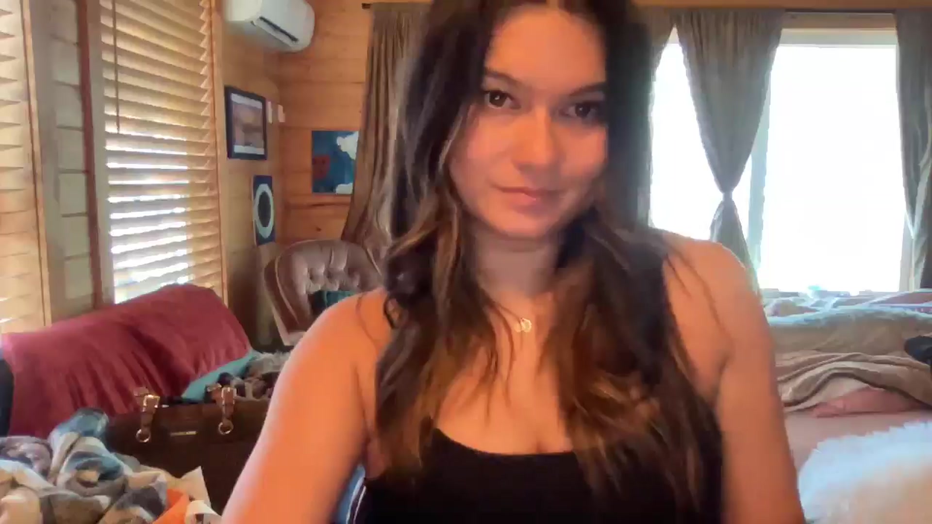 Gallery image thumbnail from Msfoxxylove's myfreecams stream on, 05/27/2025, 16:17 image 2 of 20