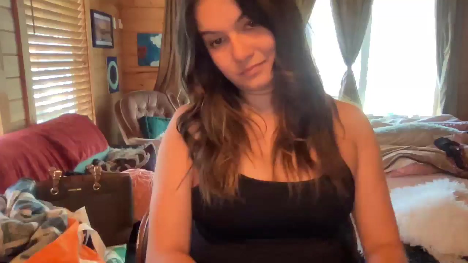 Gallery image thumbnail from Msfoxxylove's myfreecams stream on, 05/27/2025, 16:17 image 4 of 20