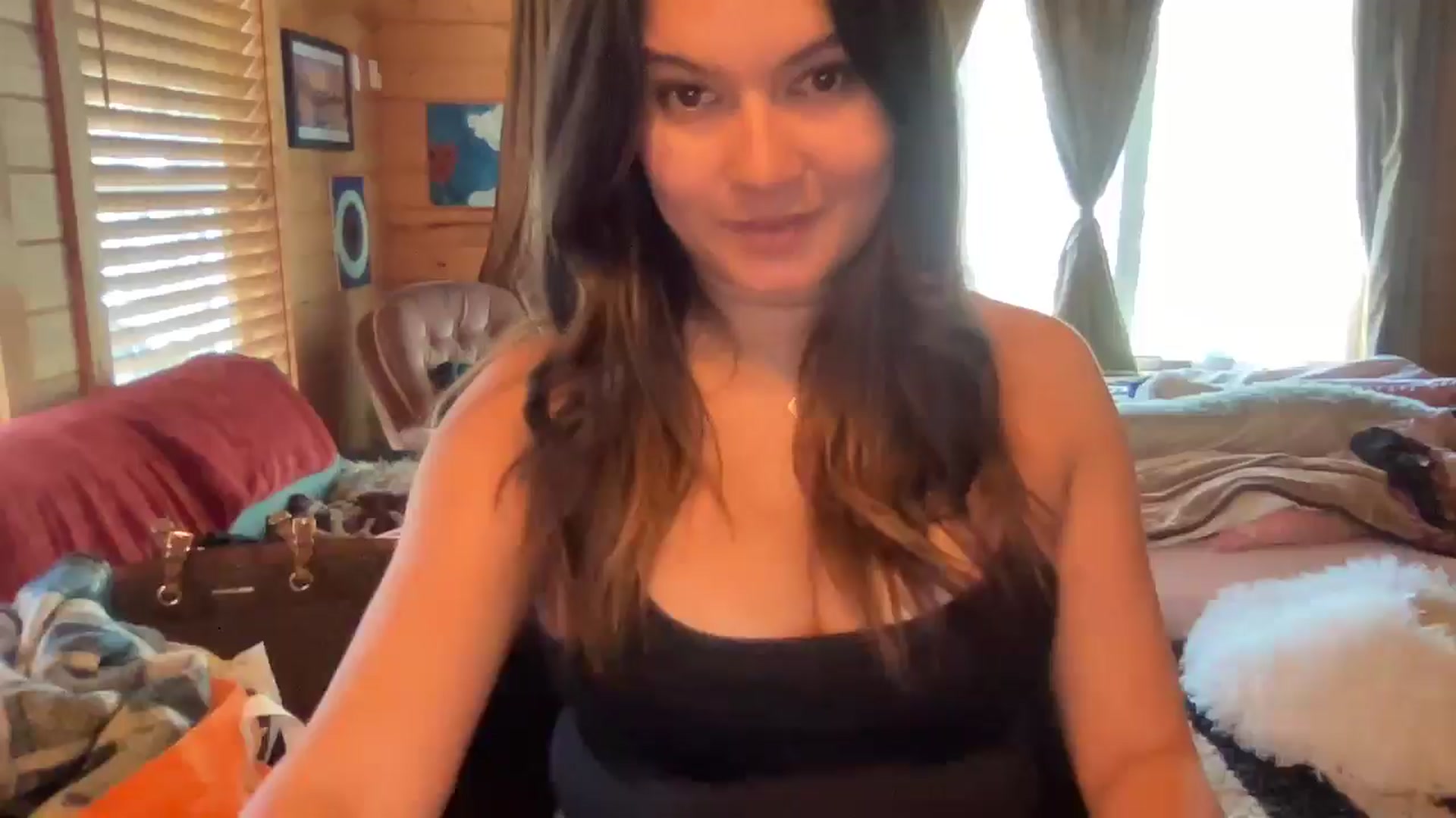 Gallery image thumbnail from Msfoxxylove's myfreecams stream on, 05/27/2025, 16:17 image 10 of 20