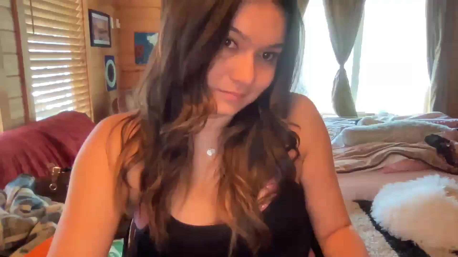 Gallery image thumbnail from Msfoxxylove's myfreecams stream on, 05/27/2025, 16:17 image 9 of 20