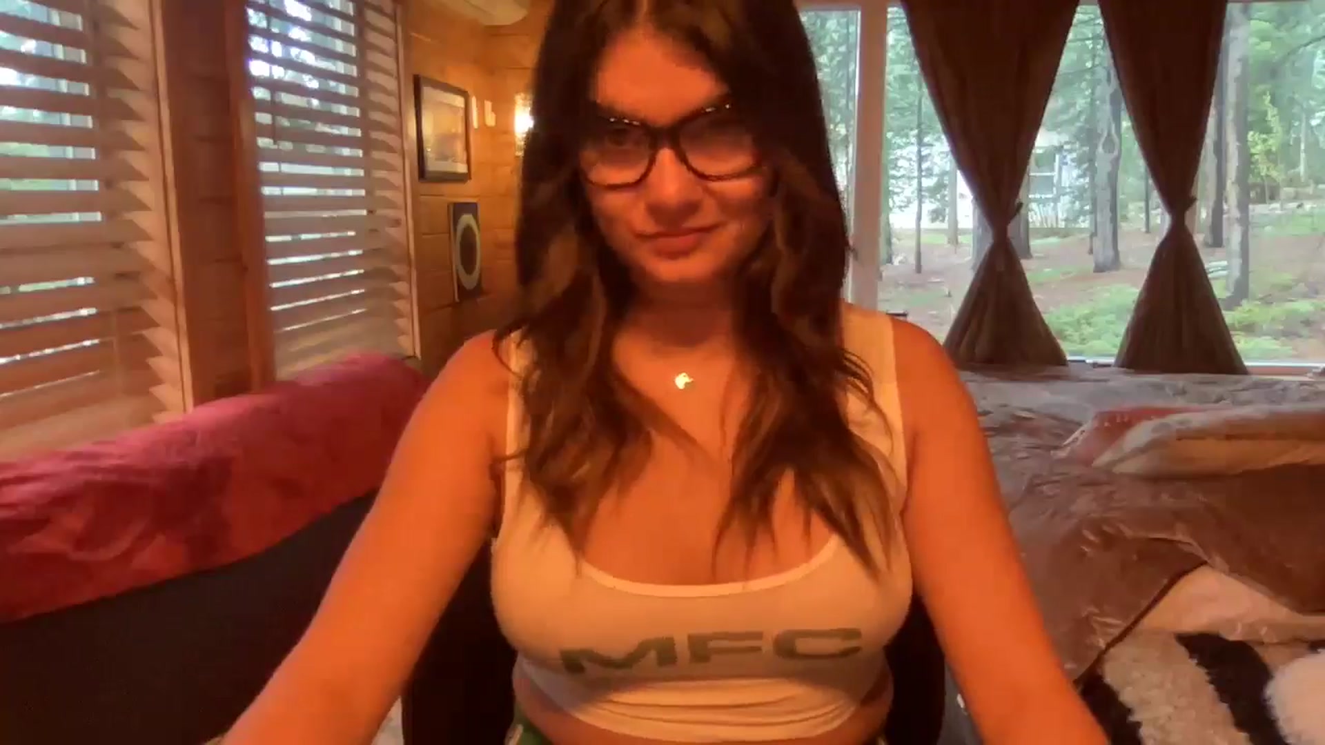 Gallery image thumbnail from Msfoxxylove's myfreecams stream on, 06/03/2025, 12:30 image 12 of 20