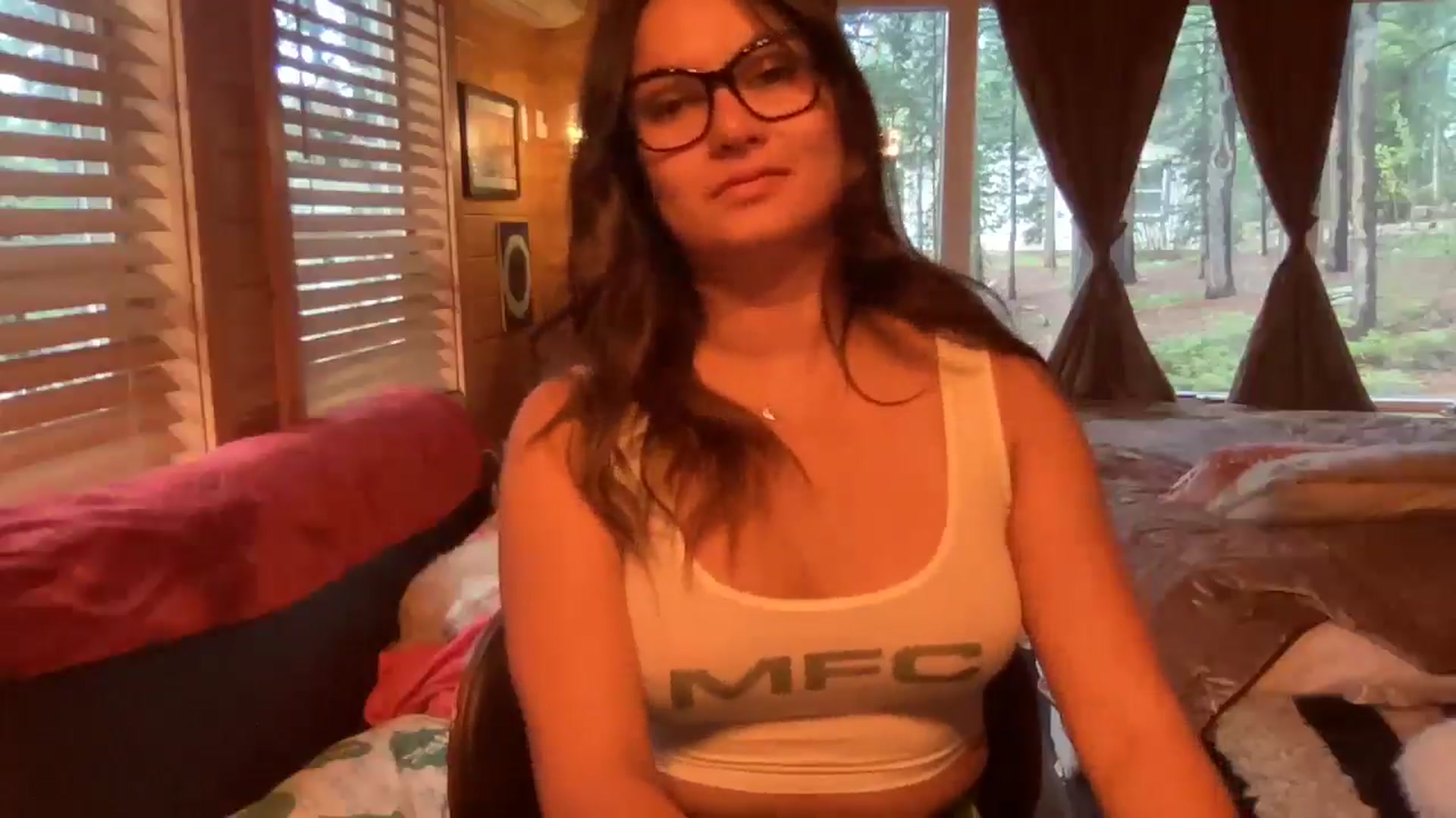 Gallery image thumbnail from Msfoxxylove's myfreecams stream on, 06/03/2025, 12:30 image 4 of 20