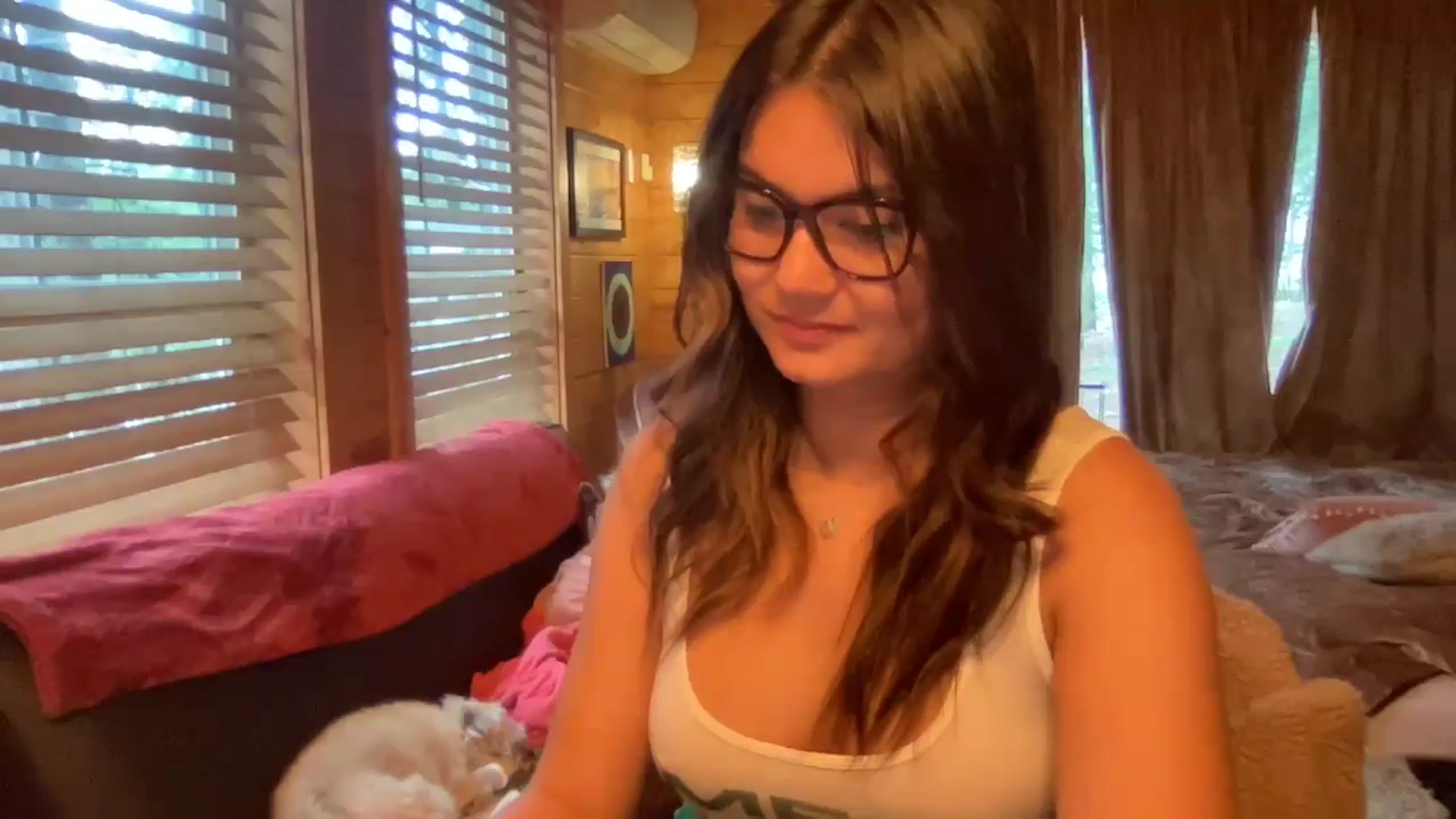 Gallery image thumbnail from Msfoxxylove's myfreecams stream on, 06/03/2025, 13:52 image 15 of 20