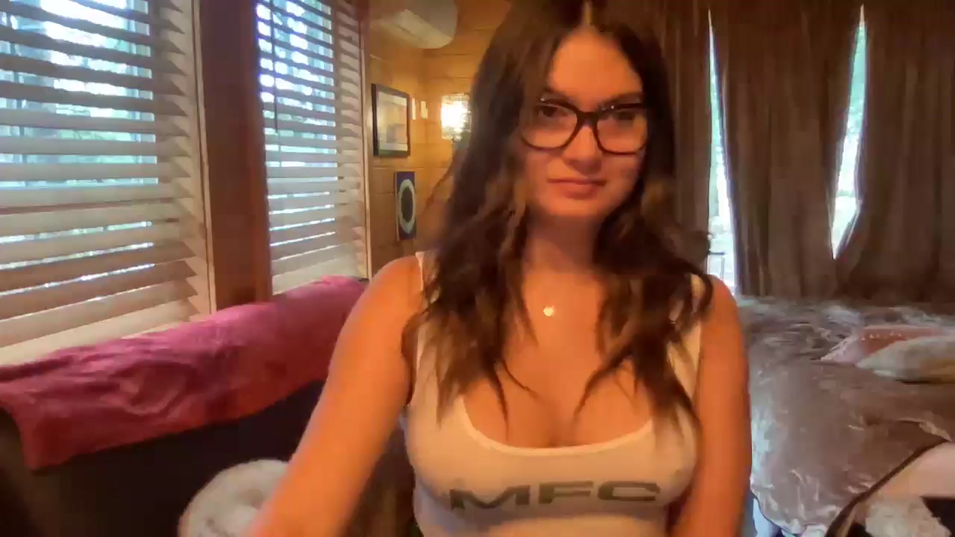Gallery image thumbnail from Msfoxxylove's myfreecams stream on, 06/03/2025, 13:52 image 4 of 20