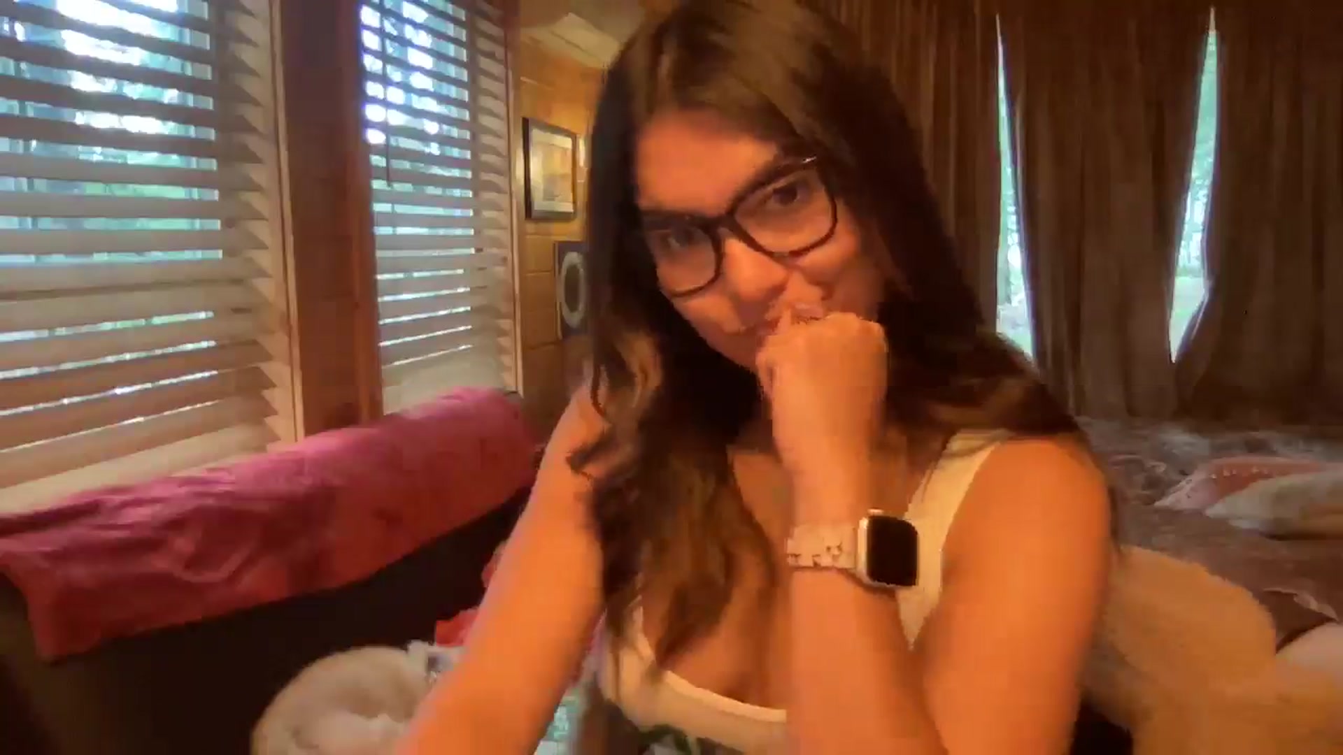 Gallery image thumbnail from Msfoxxylove's myfreecams stream on, 06/03/2025, 13:52 image 16 of 20