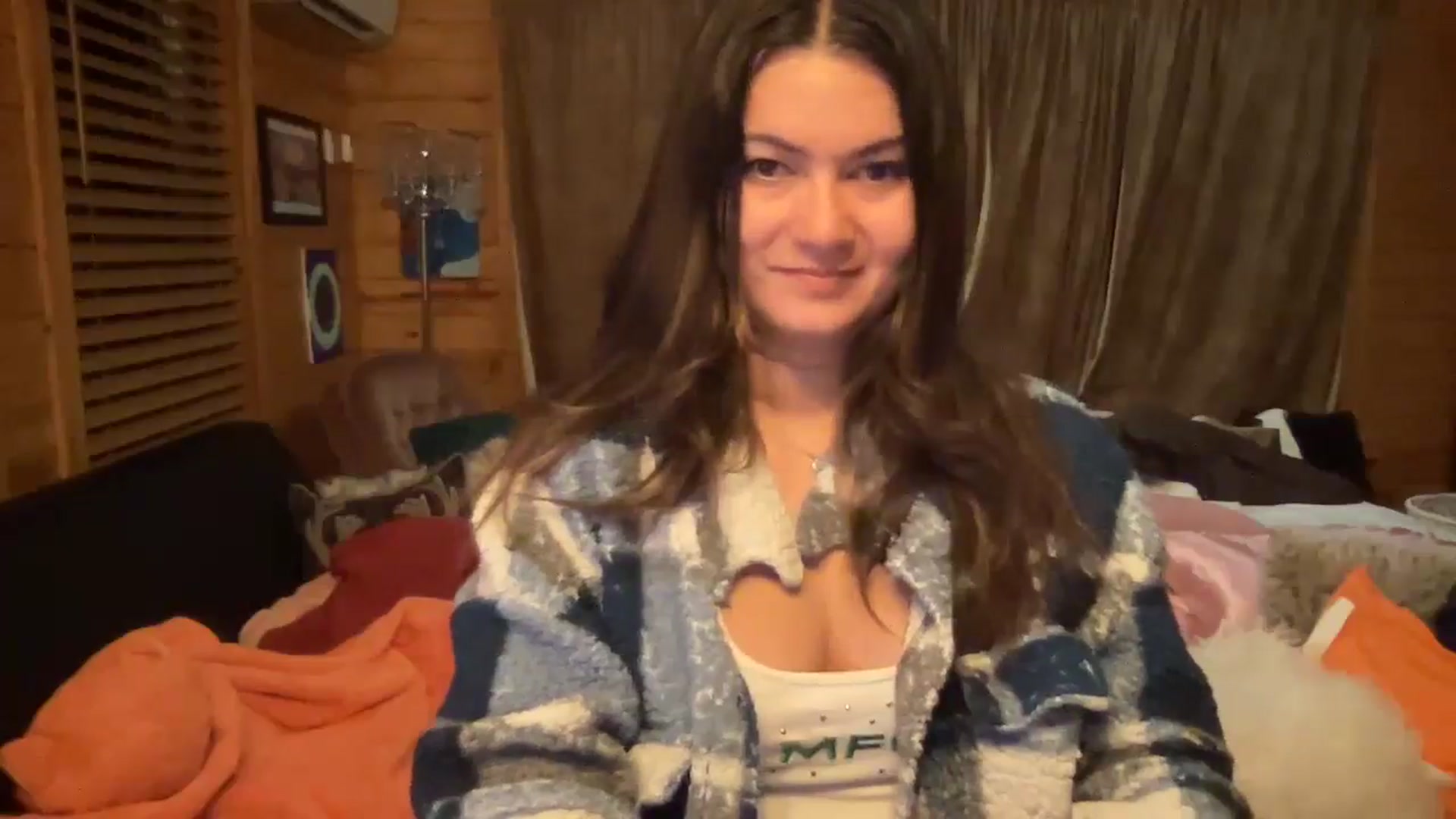 Gallery image thumbnail from Msfoxxylove's myfreecams stream on, 06/05/2025, 09:04 image 16 of 20