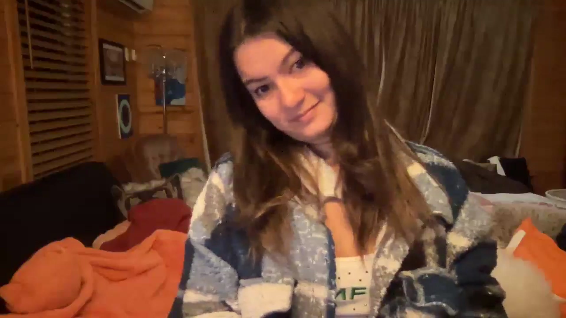 Gallery image thumbnail from Msfoxxylove's myfreecams stream on, 06/05/2025, 09:04 image 6 of 20