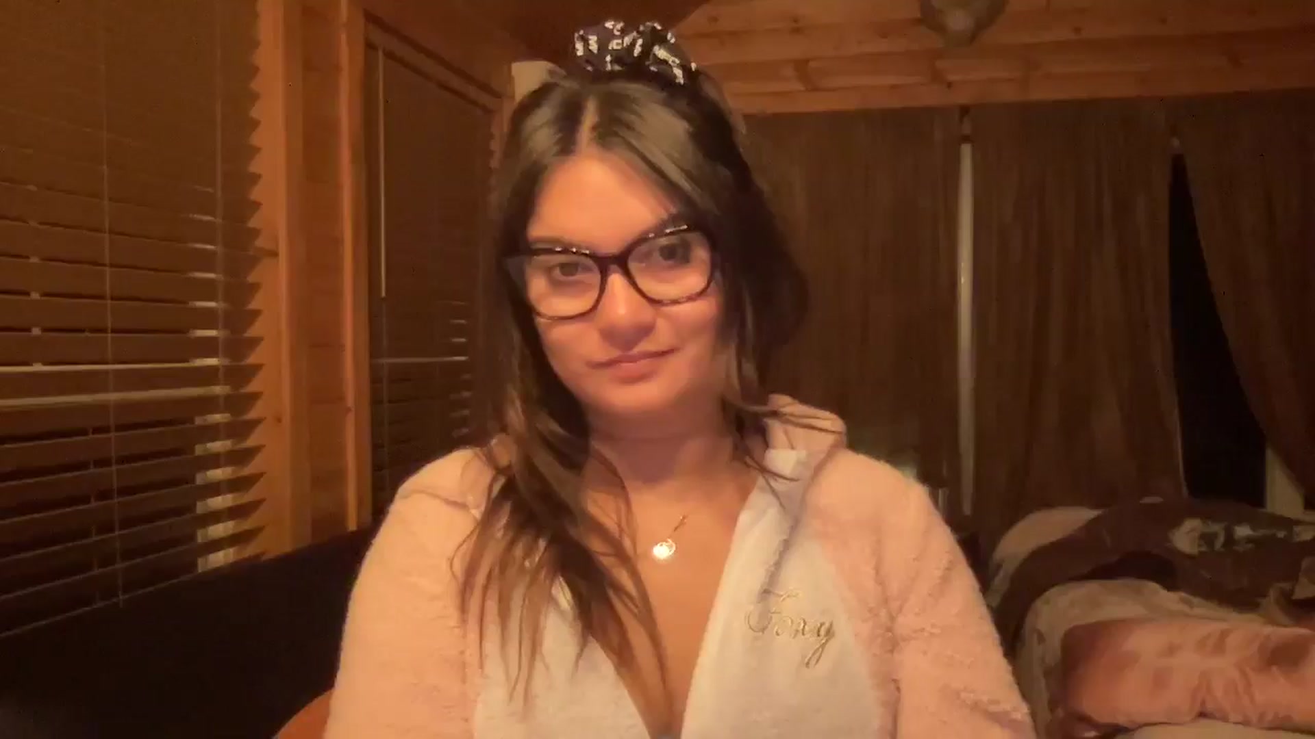 Gallery image thumbnail from Msfoxxylove's myfreecams stream on, 06/06/2025, 09:38 image 19 of 20