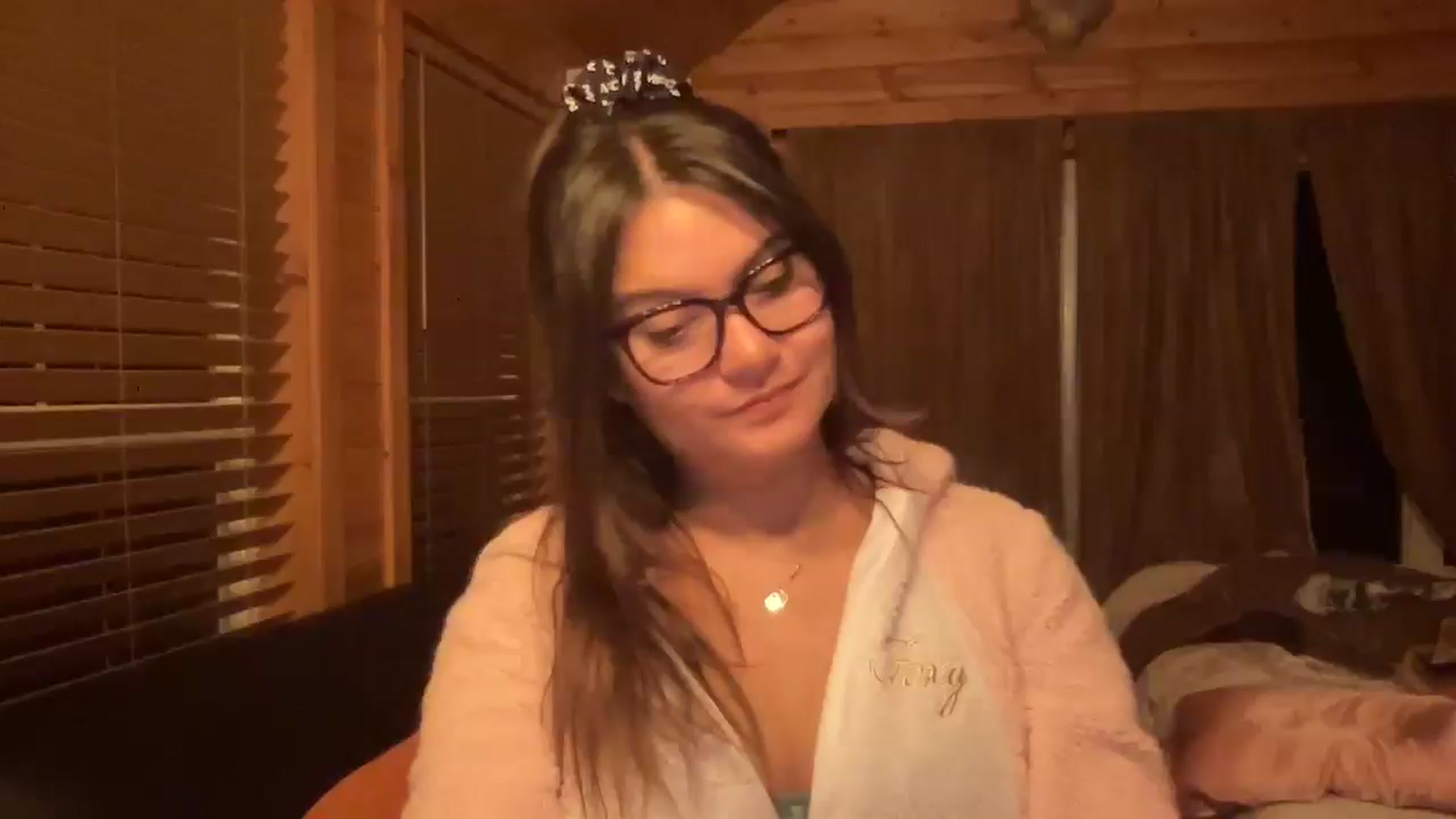 Gallery image thumbnail from Msfoxxylove's myfreecams stream on, 06/06/2025, 09:38 image 18 of 20